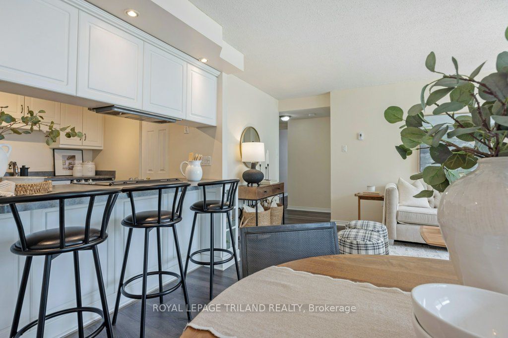 155 Kent Street 1105 Property Photo 17