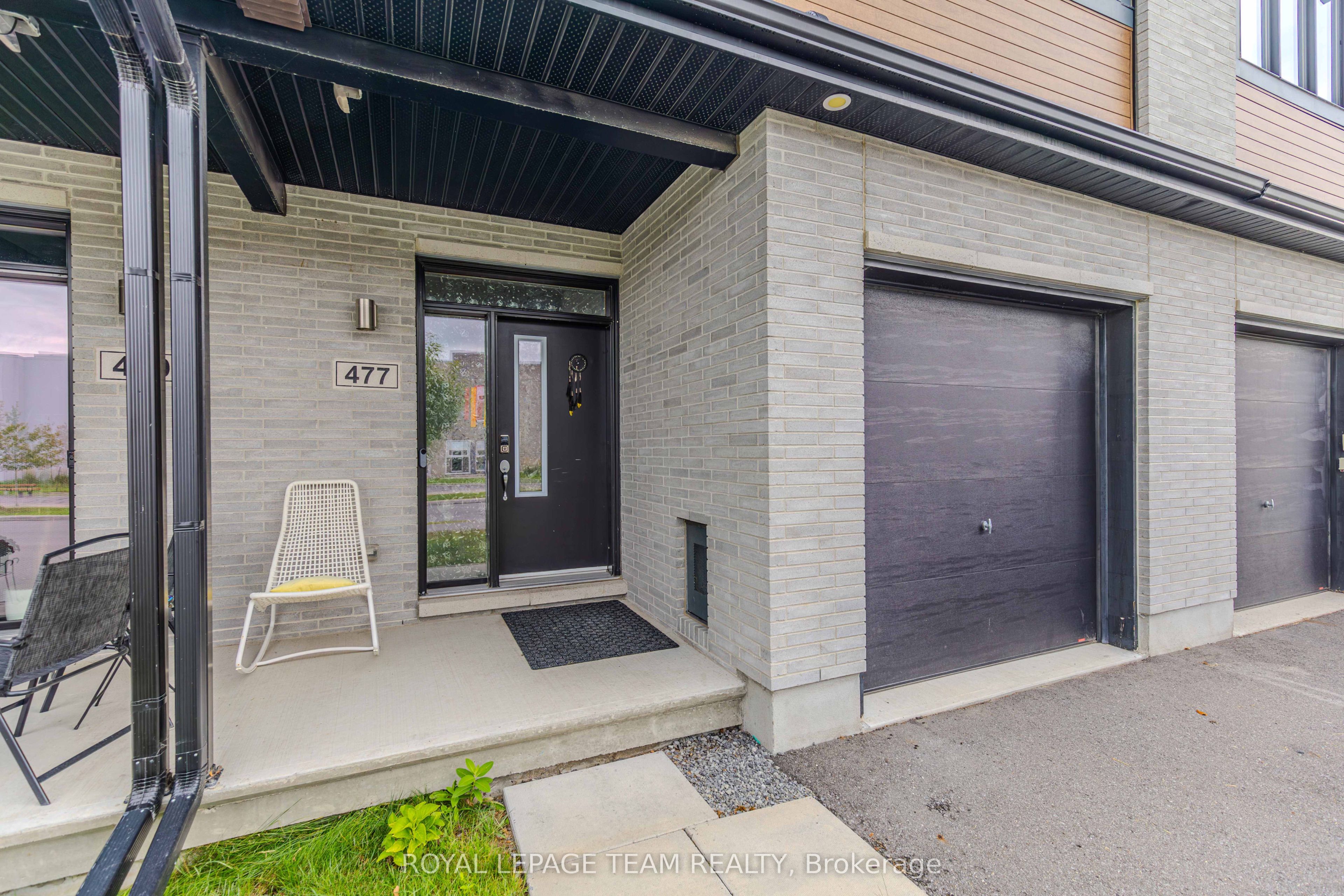 477 Cope Drive N Property Photo 4