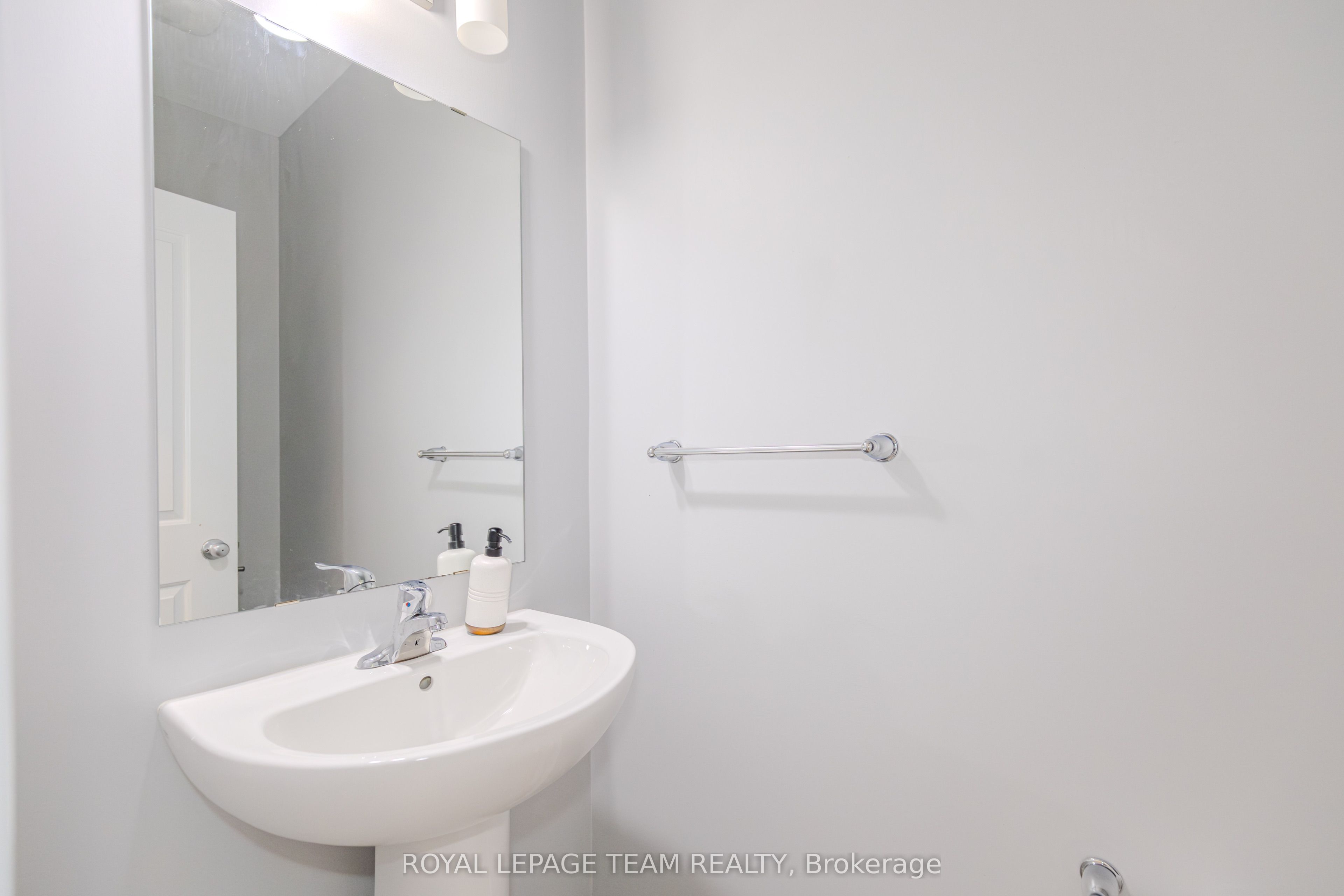 477 Cope Drive N Property Photo 7