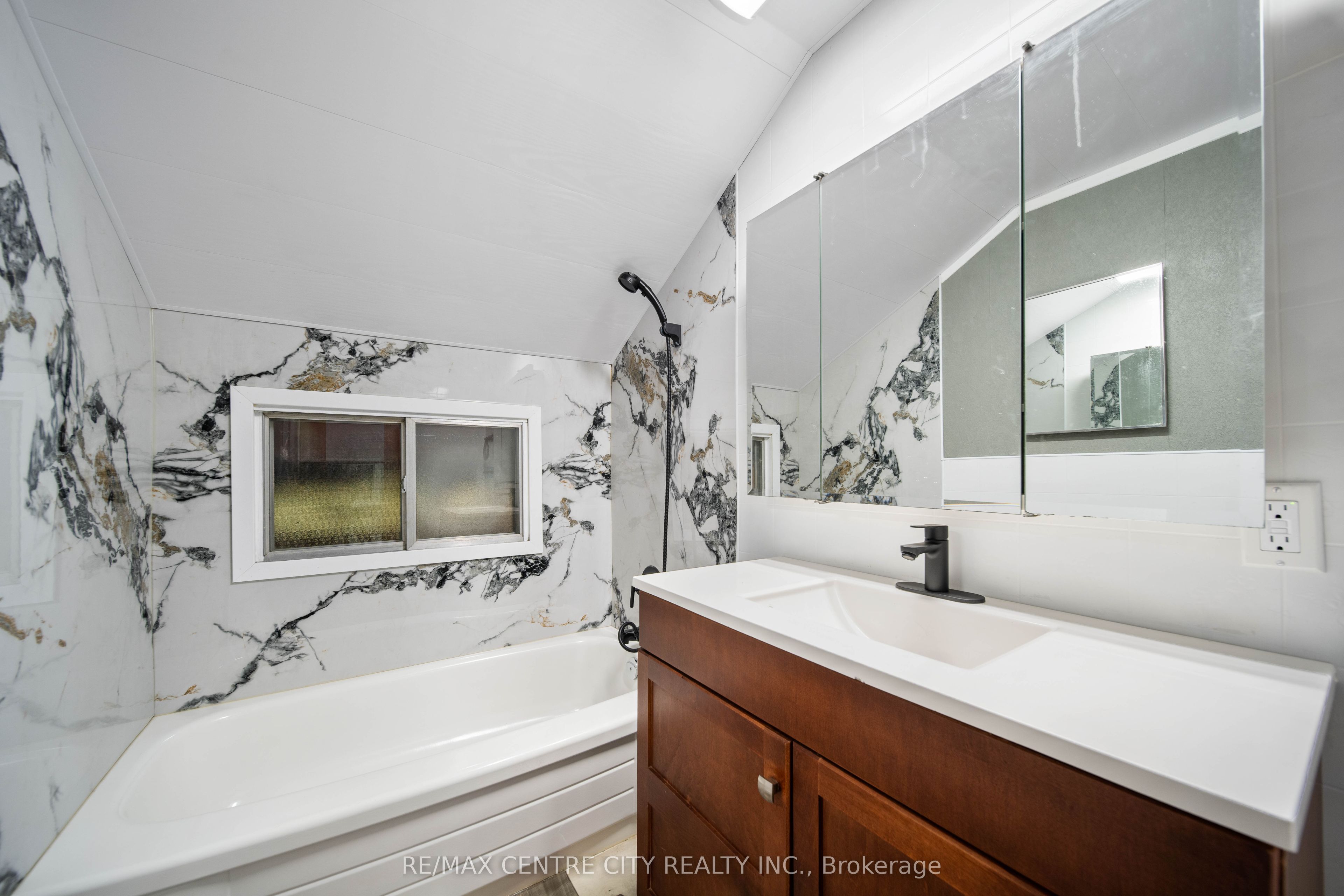 11 Marchant Street Property Photo 35