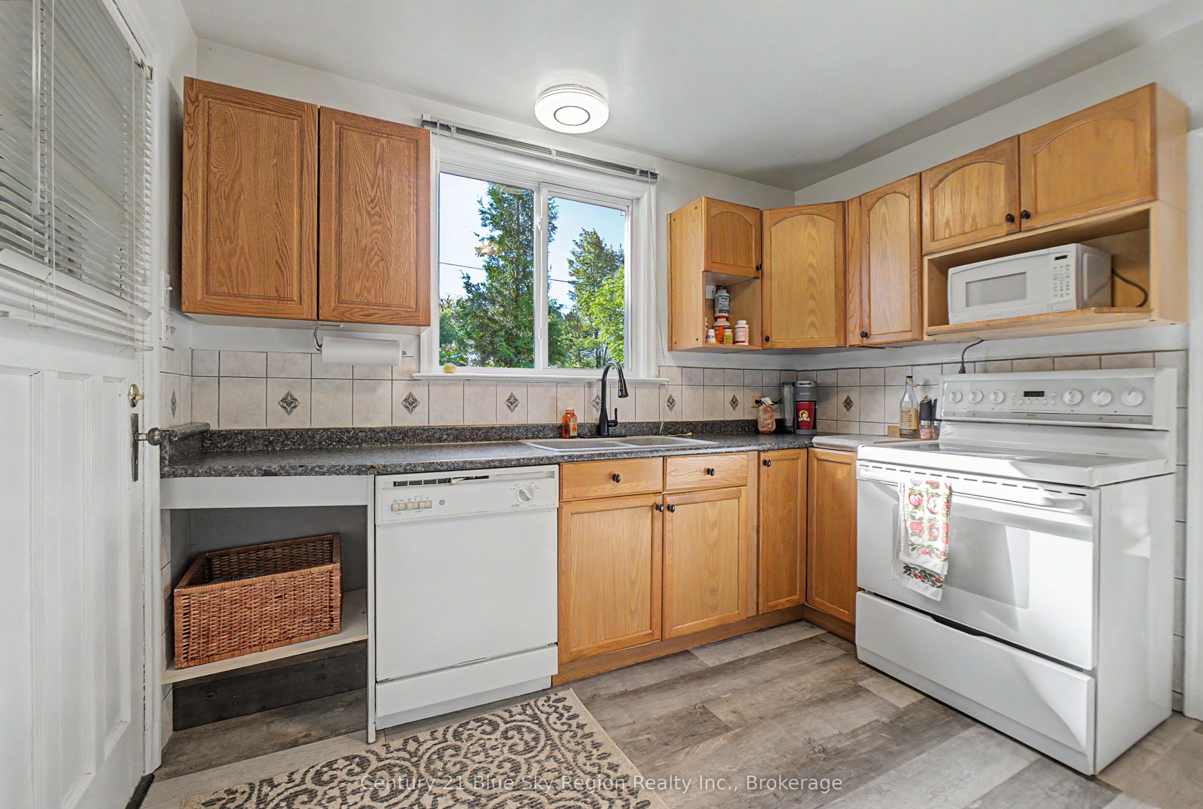 1150 Metcalfe Street Property Photo 6