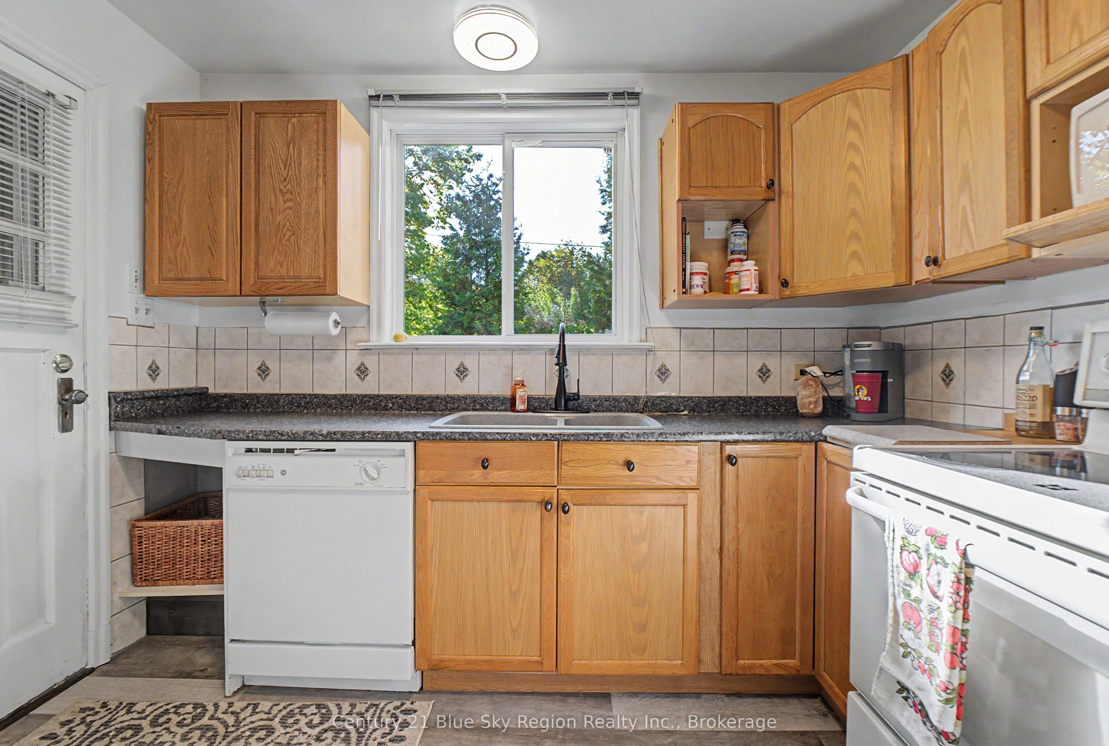 1150 Metcalfe Street Property Photo 7