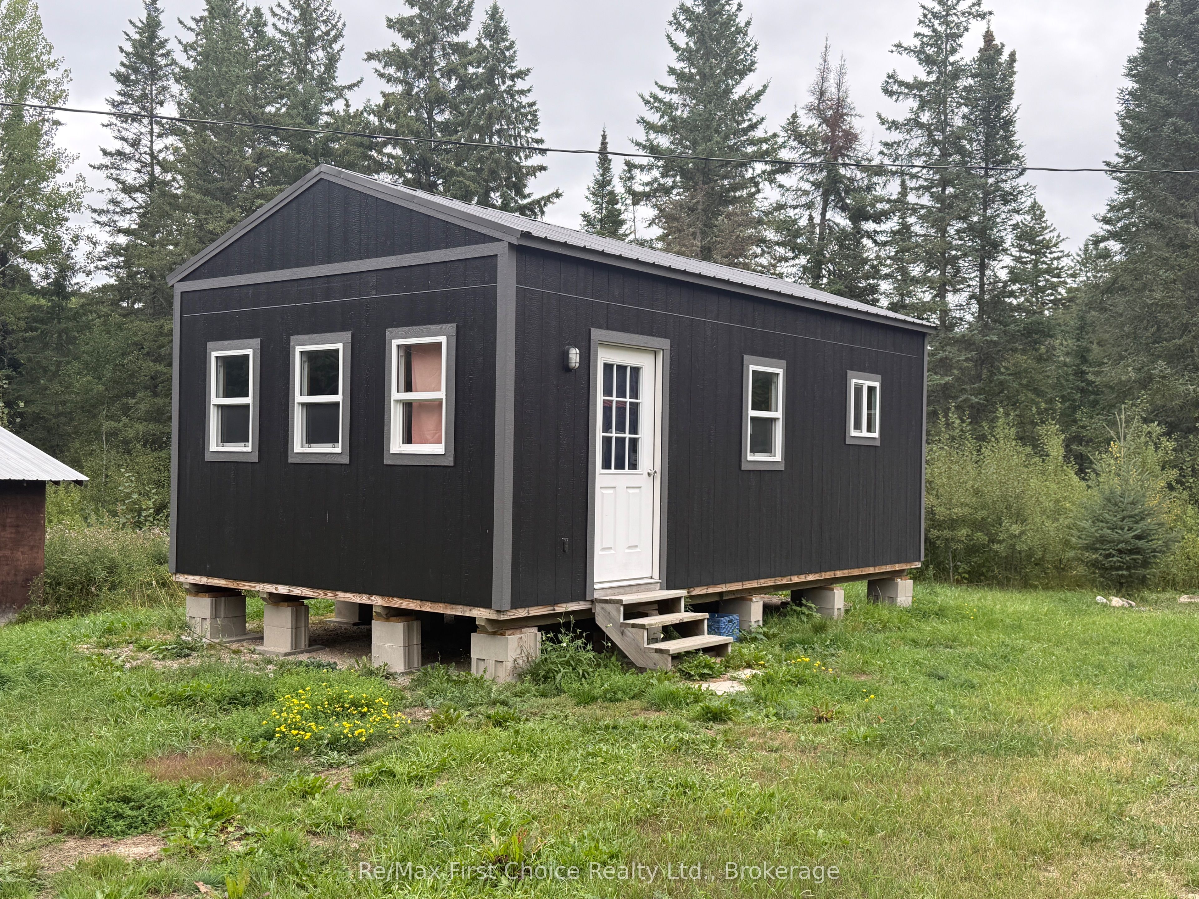 1015 Quibell Road Property Photo 1