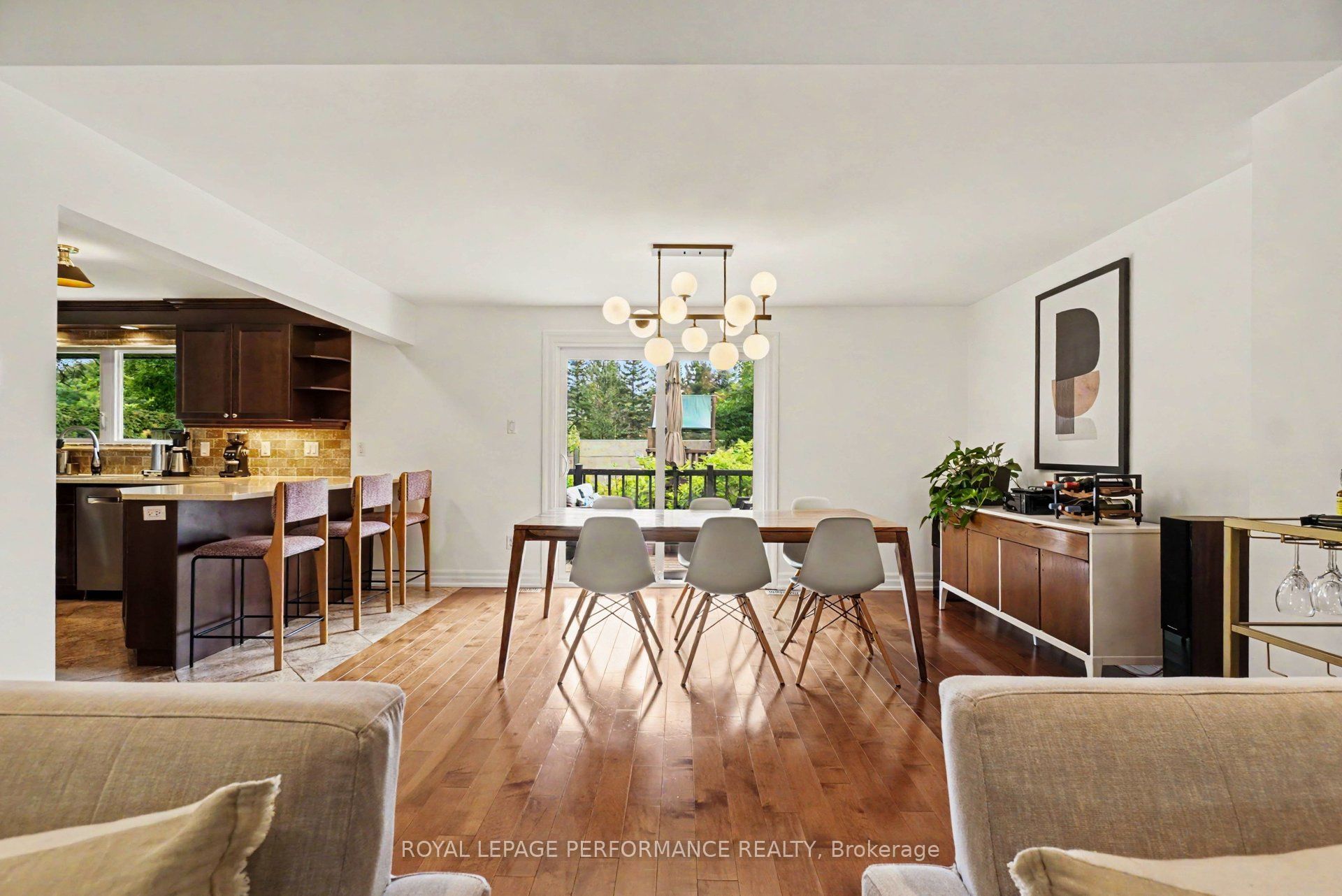2061 Cabot Street Property Photo 4