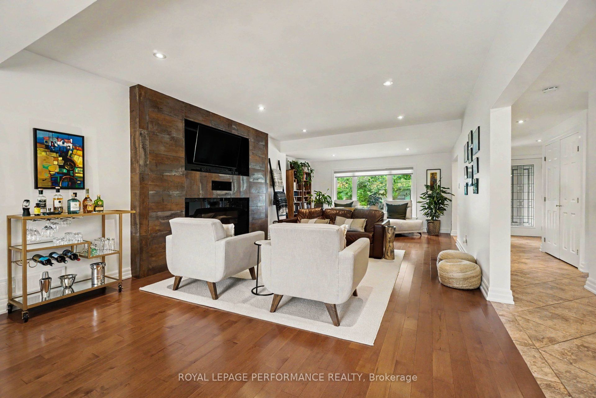 2061 Cabot Street Property Photo 6