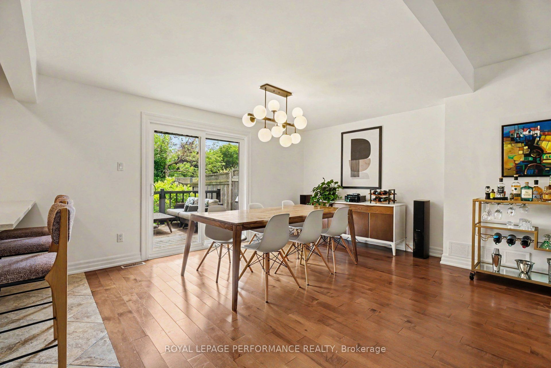 2061 Cabot Street Property Photo 7