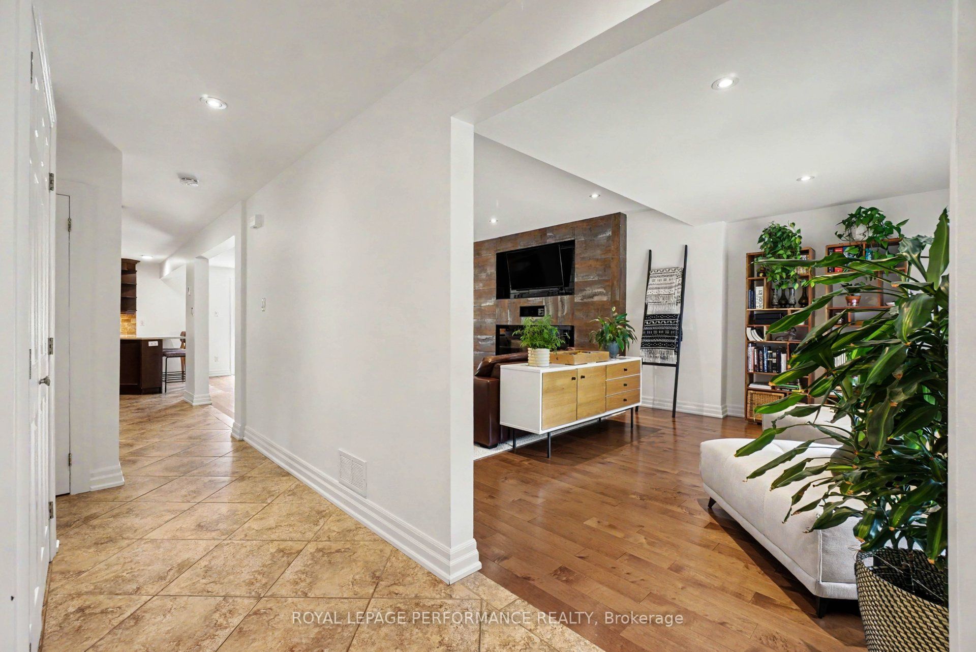 2061 Cabot Street Property Photo 12