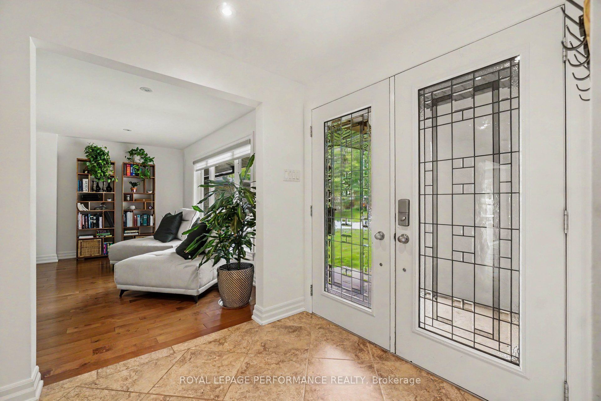 2061 Cabot Street Property Photo 13