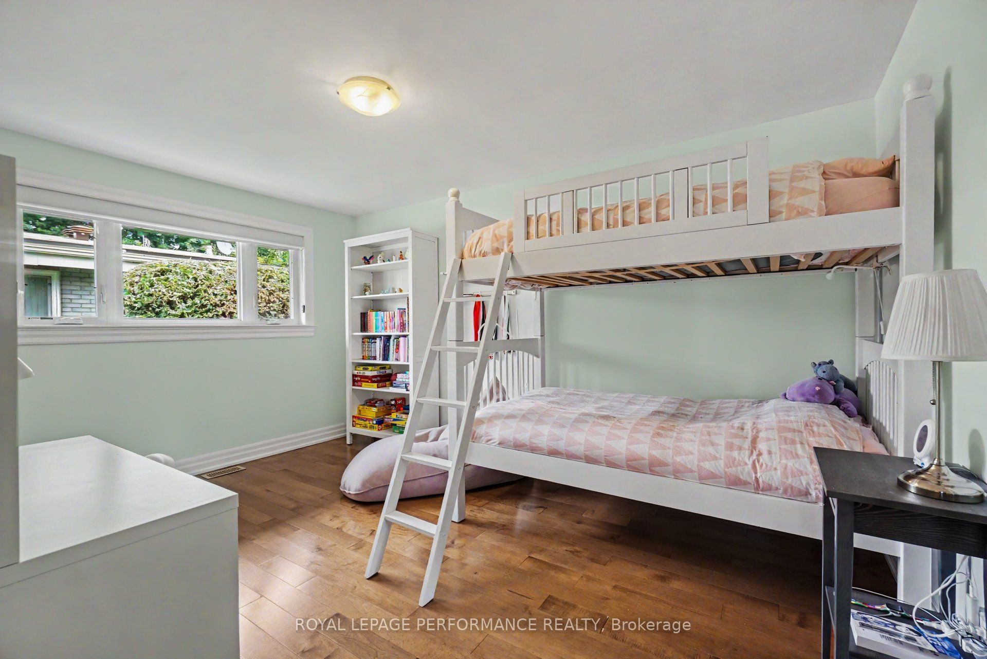 2061 Cabot Street Property Photo 18