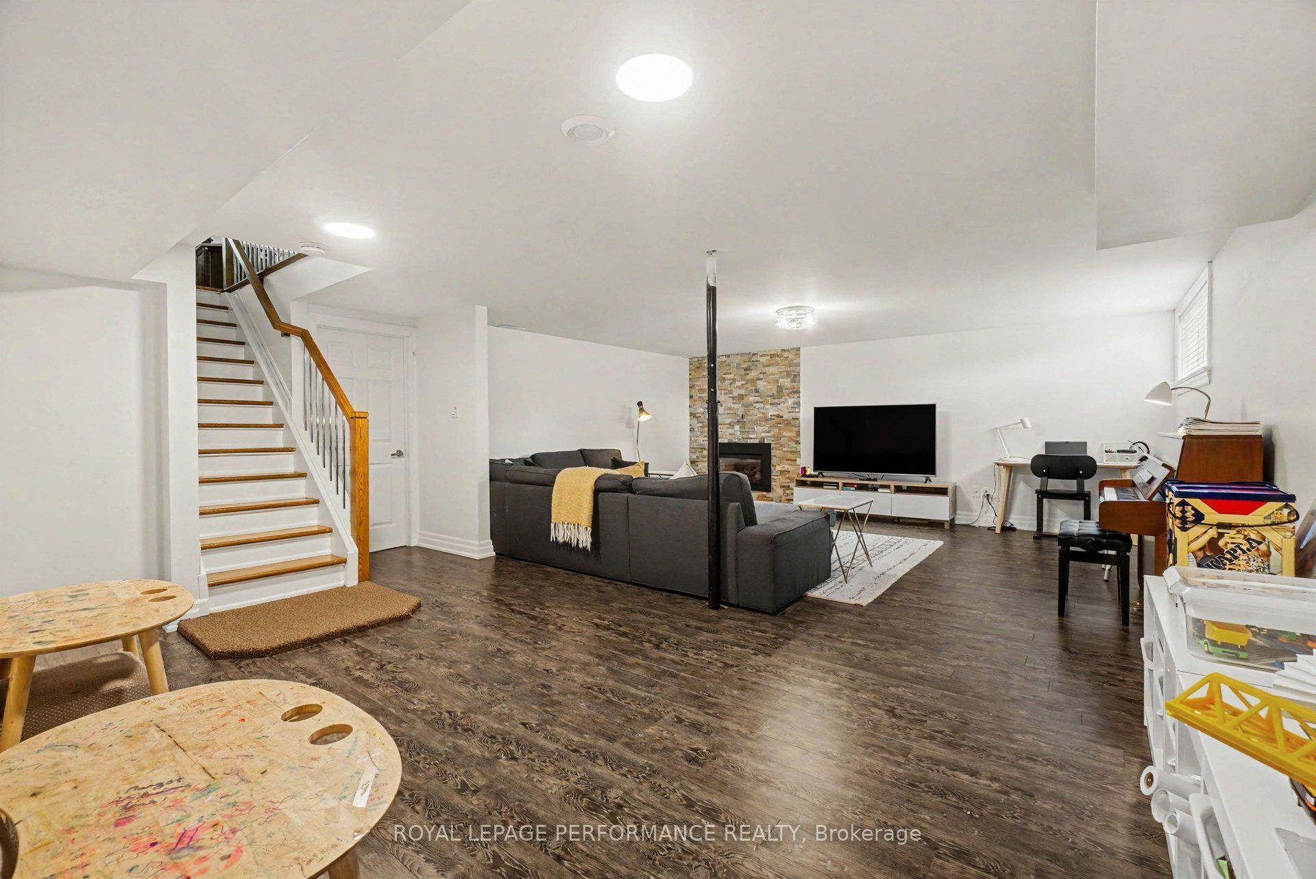 2061 Cabot Street Property Photo 24
