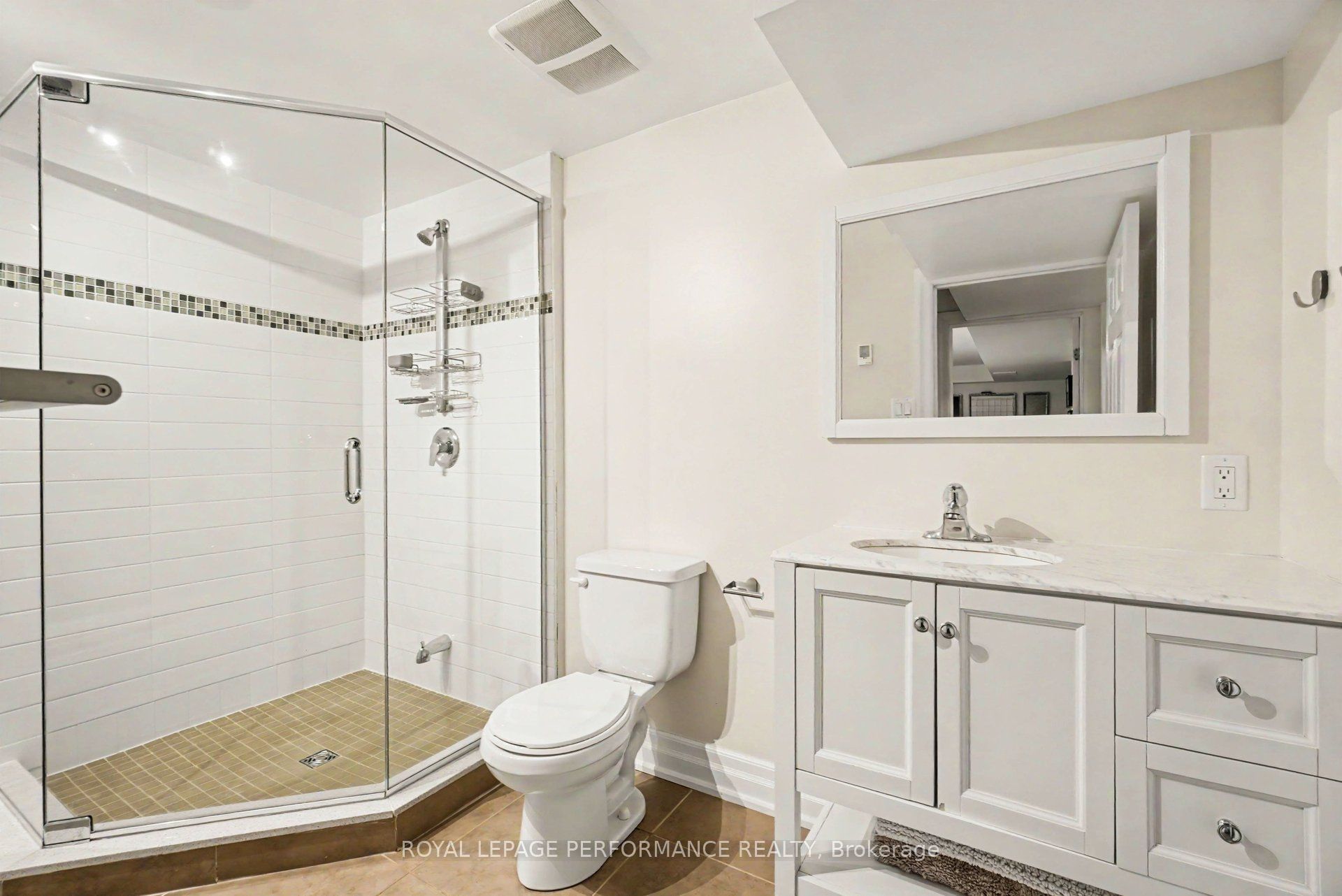 2061 Cabot Street Property Photo 28