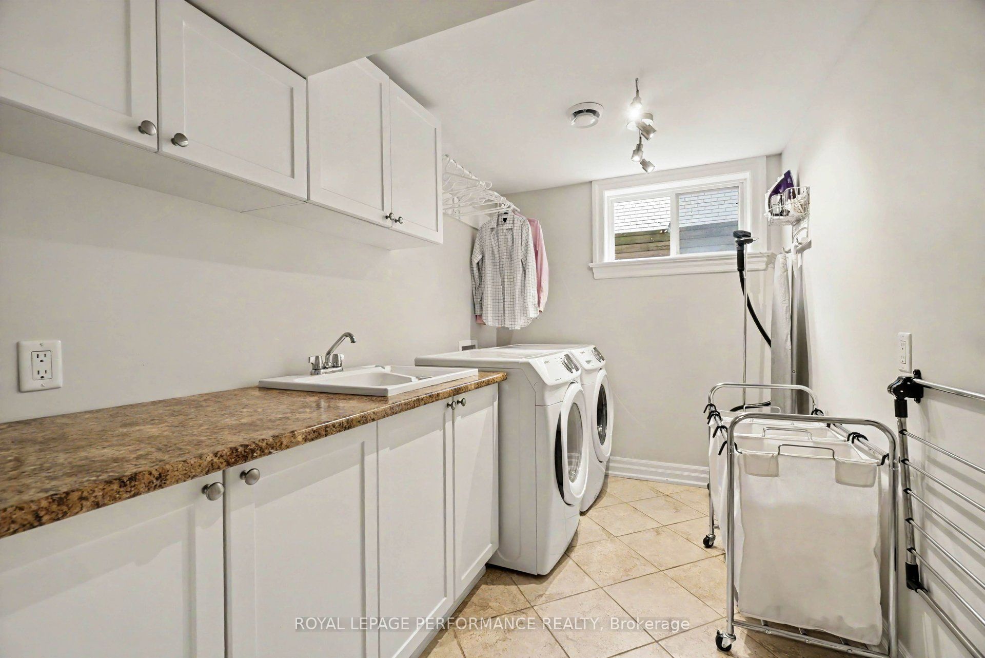 2061 Cabot Street Property Photo 30