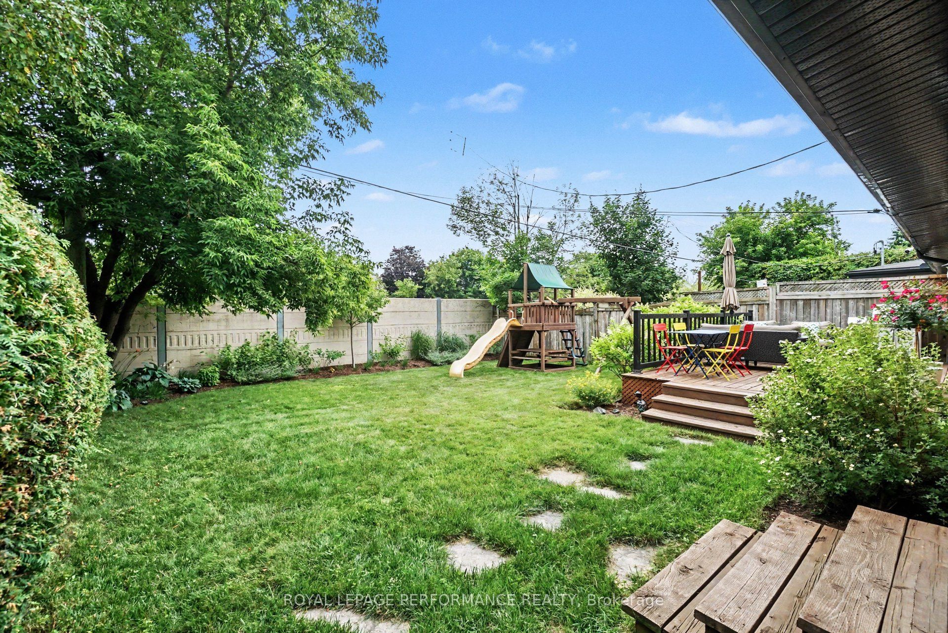 2061 Cabot Street Property Photo 36