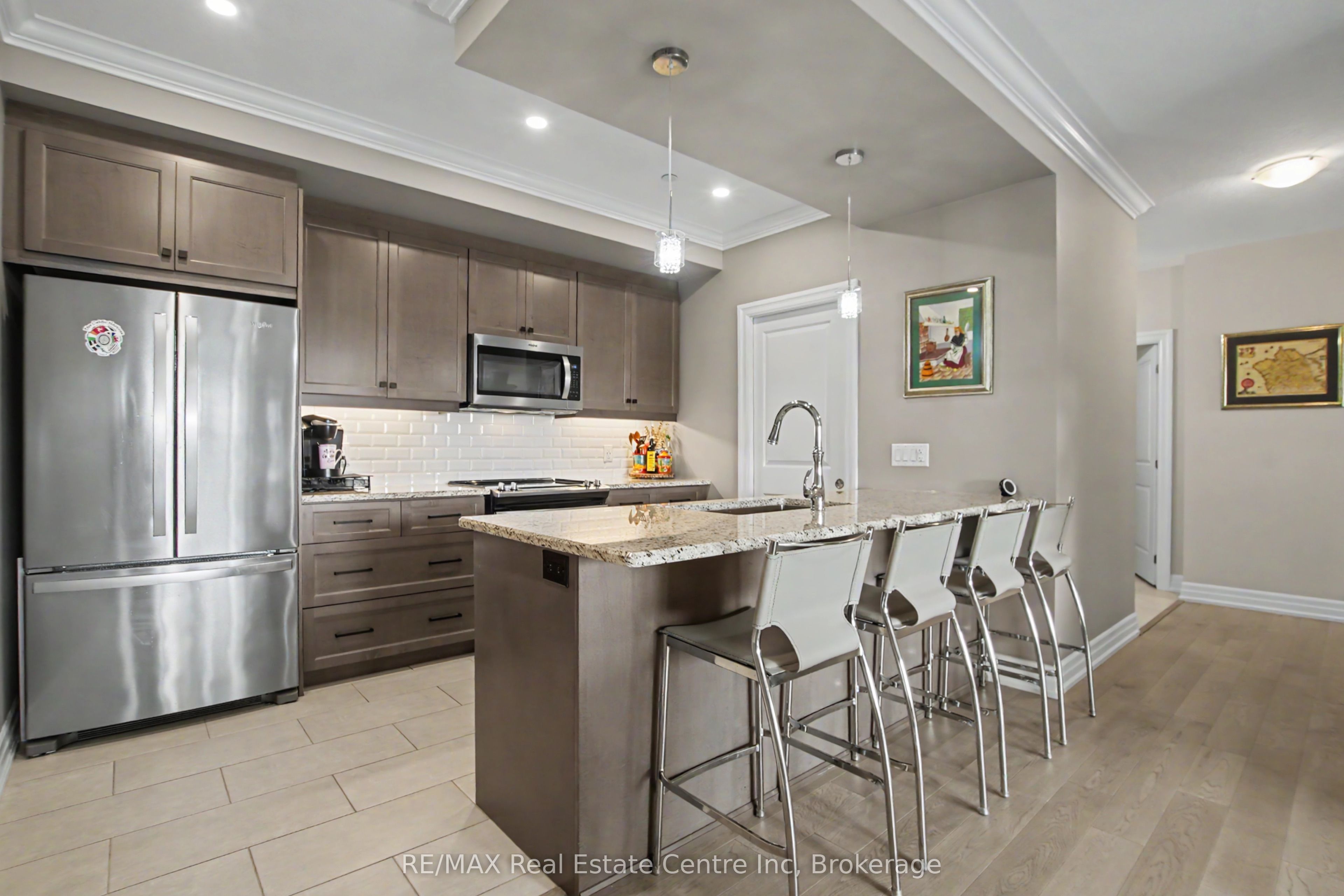 1878 Gordon Street 401 Property Photo 6