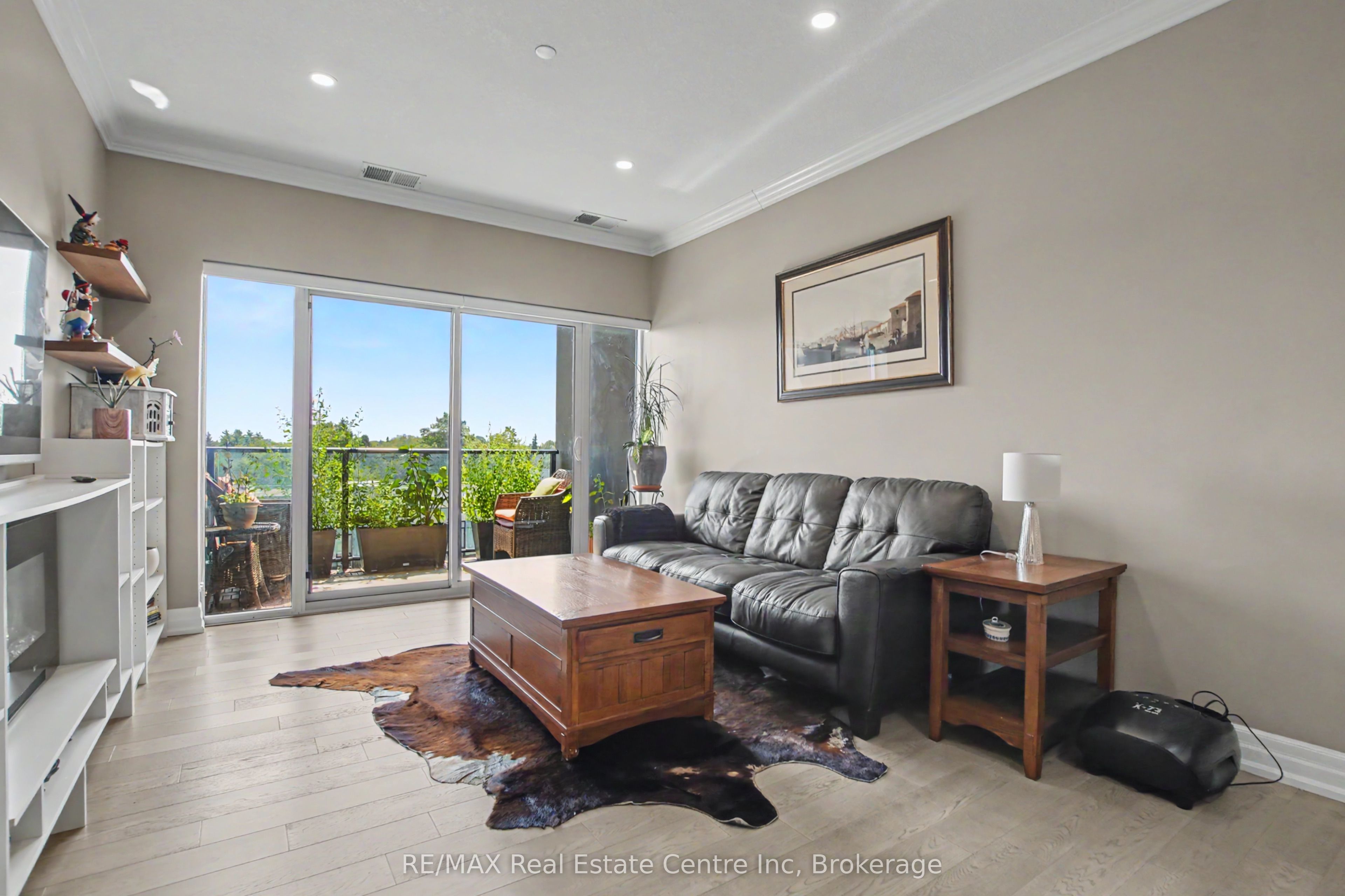 1878 Gordon Street 401 Property Photo 12