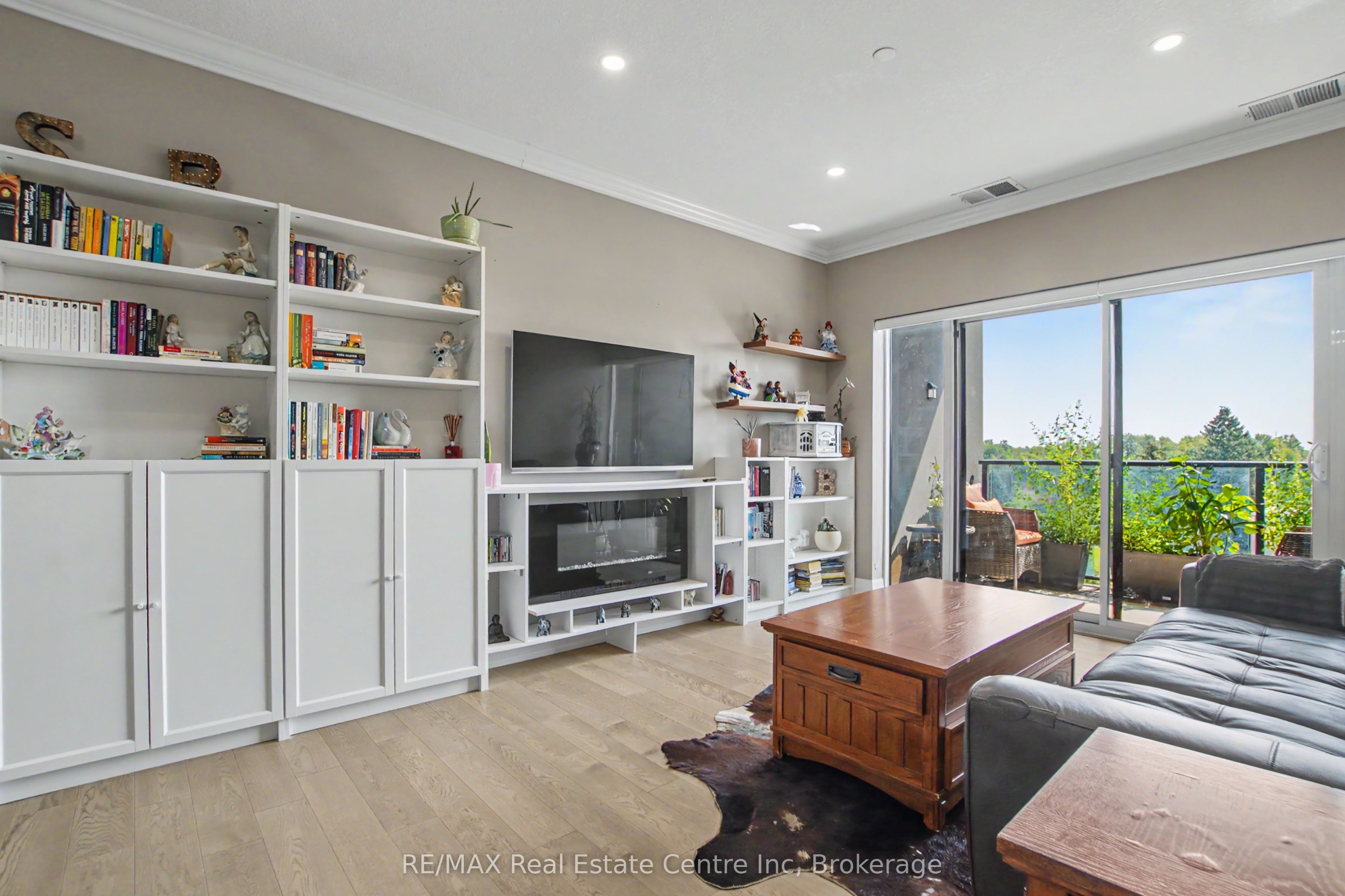 1878 Gordon Street 401 Property Photo 13