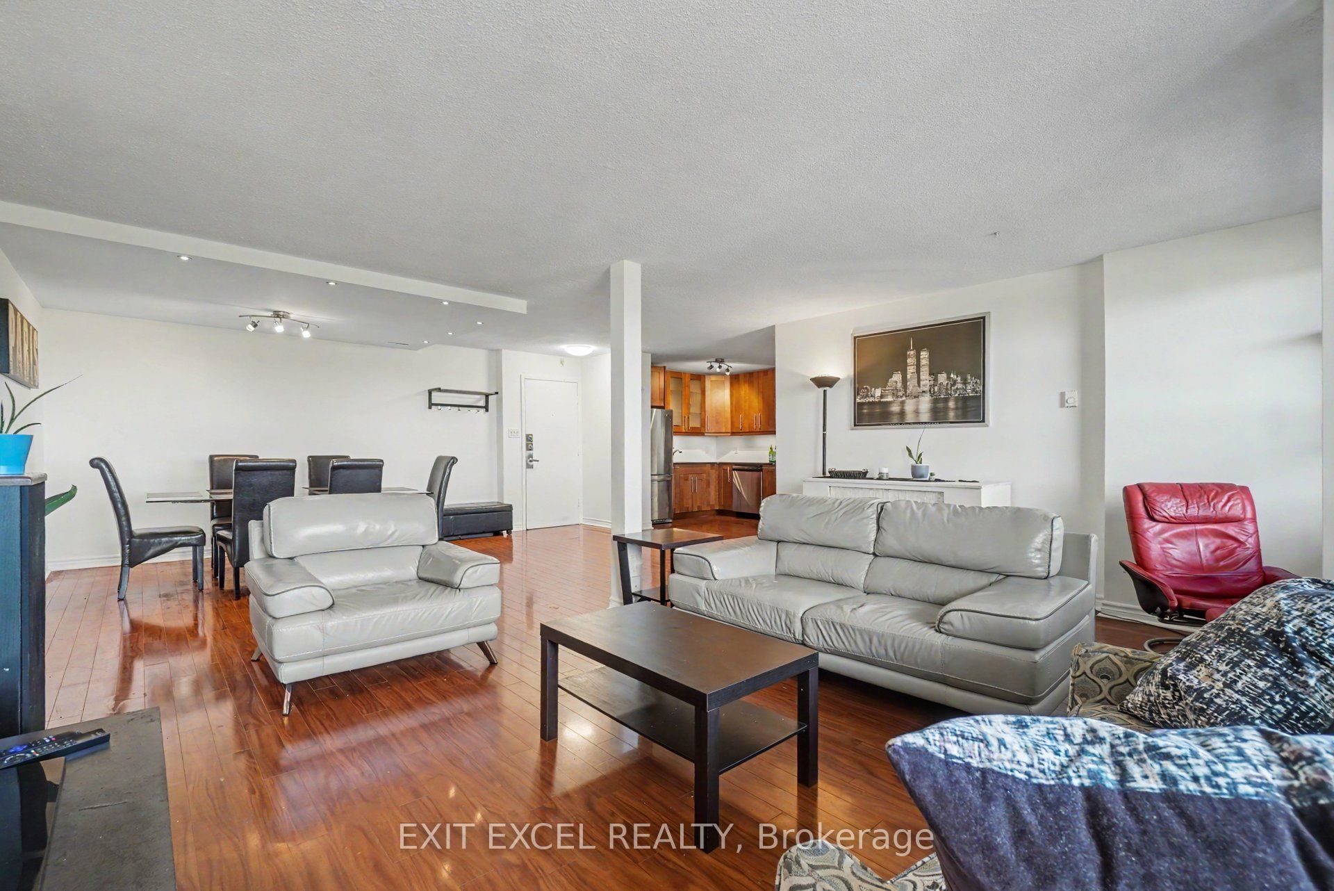 900 Dynes Road 1701 Property Photo 4