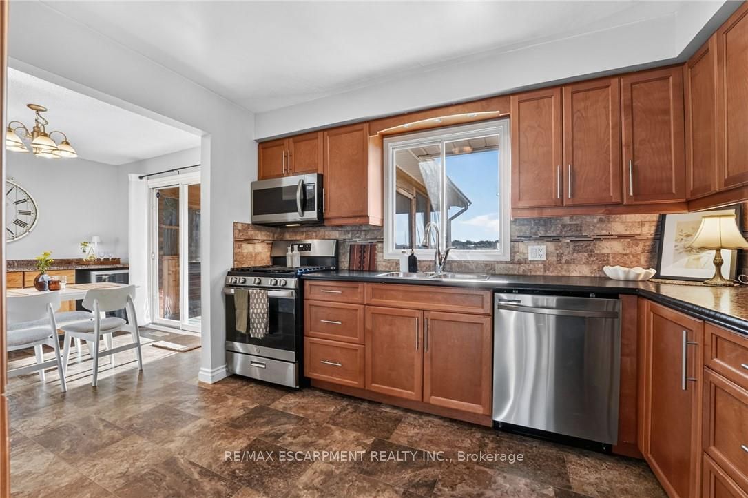 356 Station Street Property Photo 5