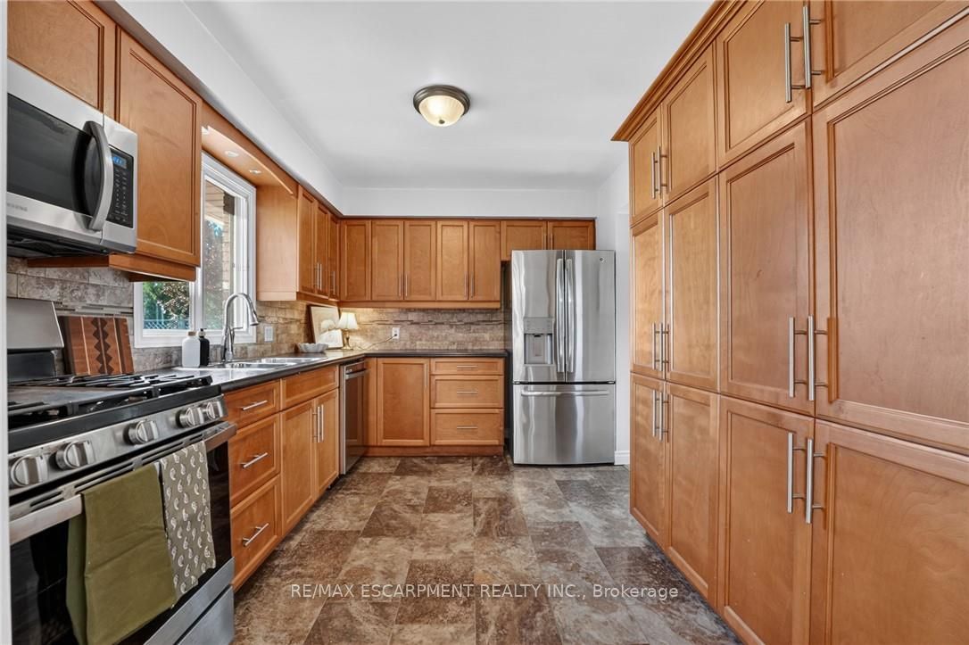 356 Station Street Property Photo 6