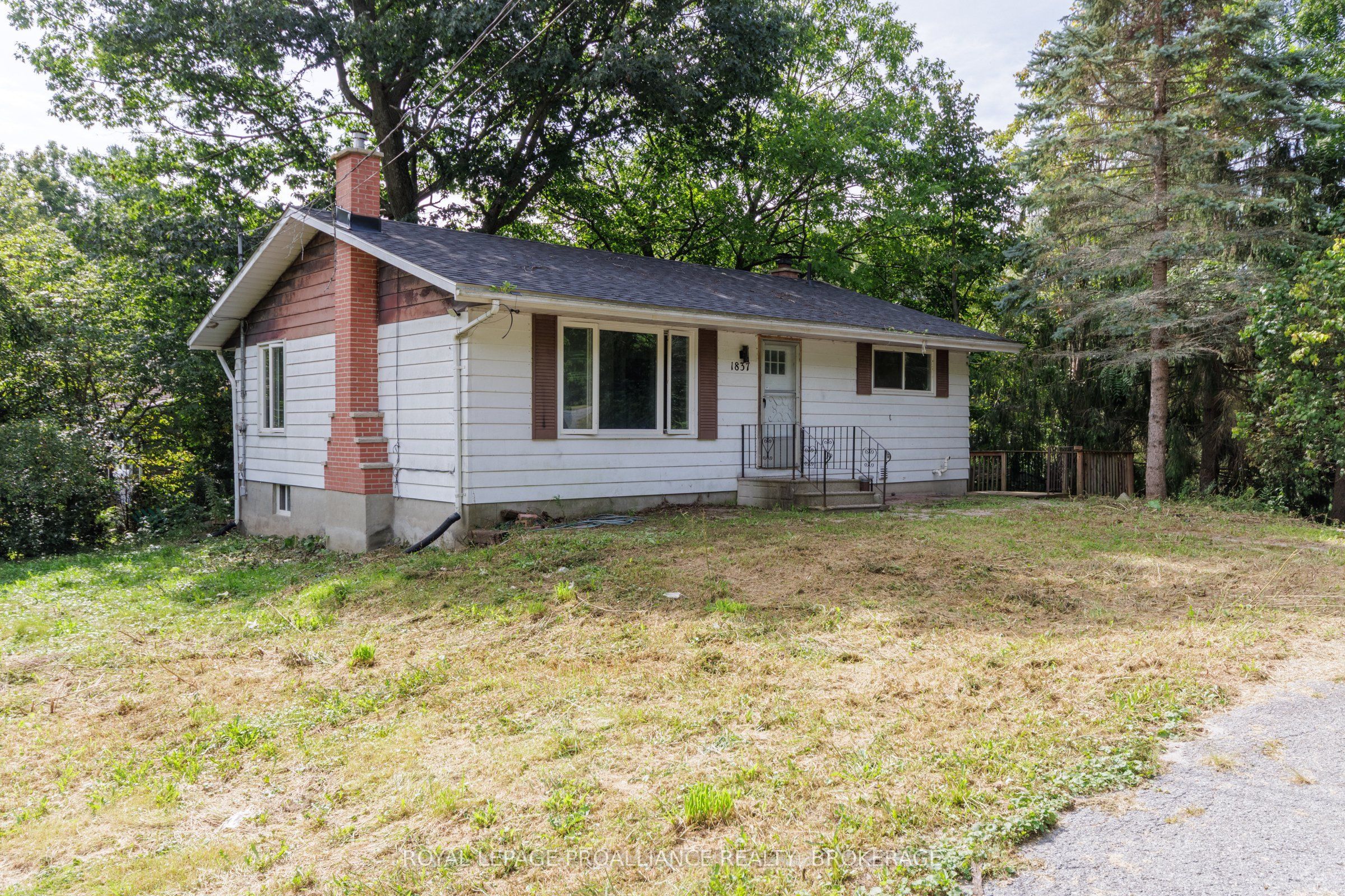 1837 Highway 2 Property Photo 1