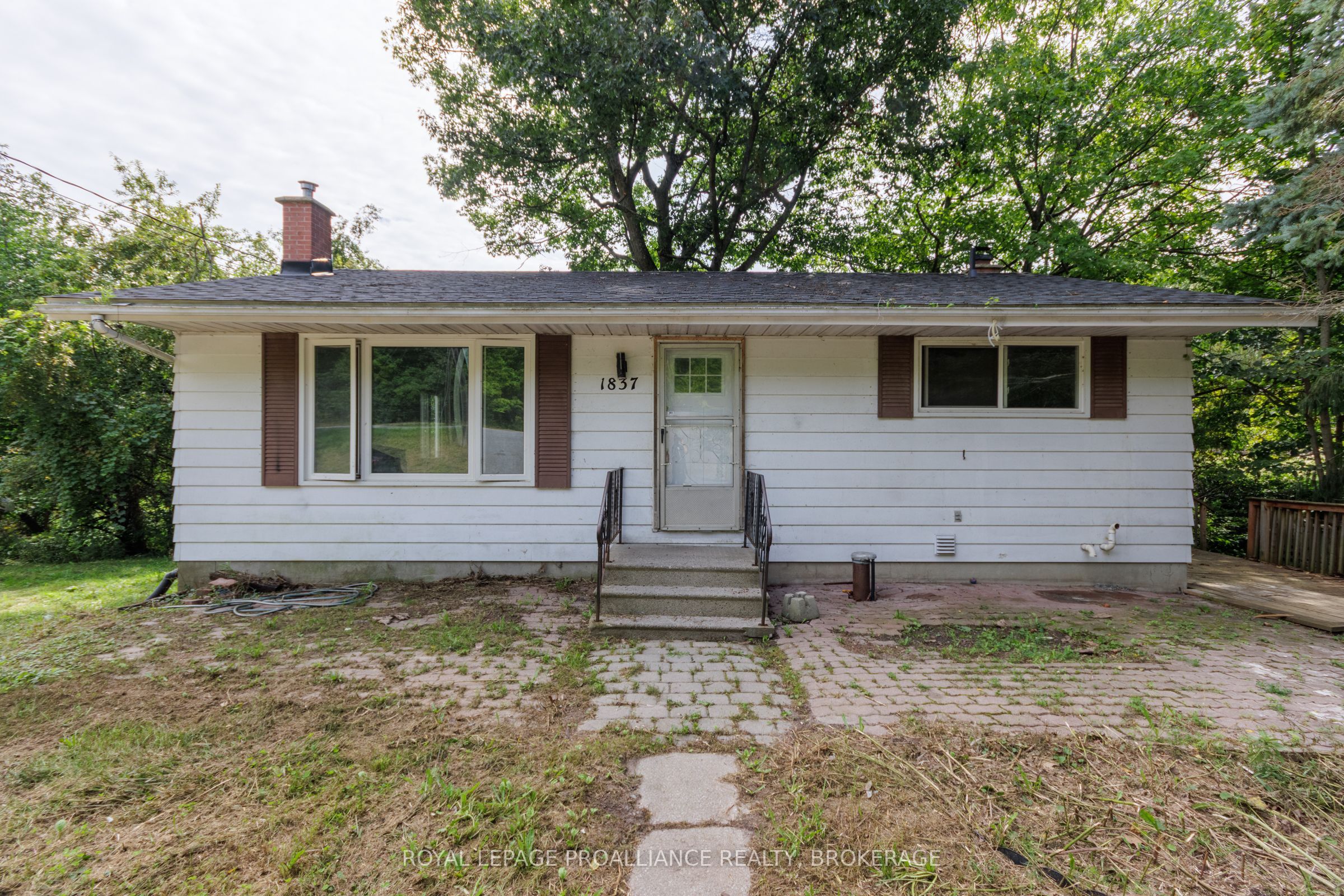 1837 Highway 2 Property Photo 2