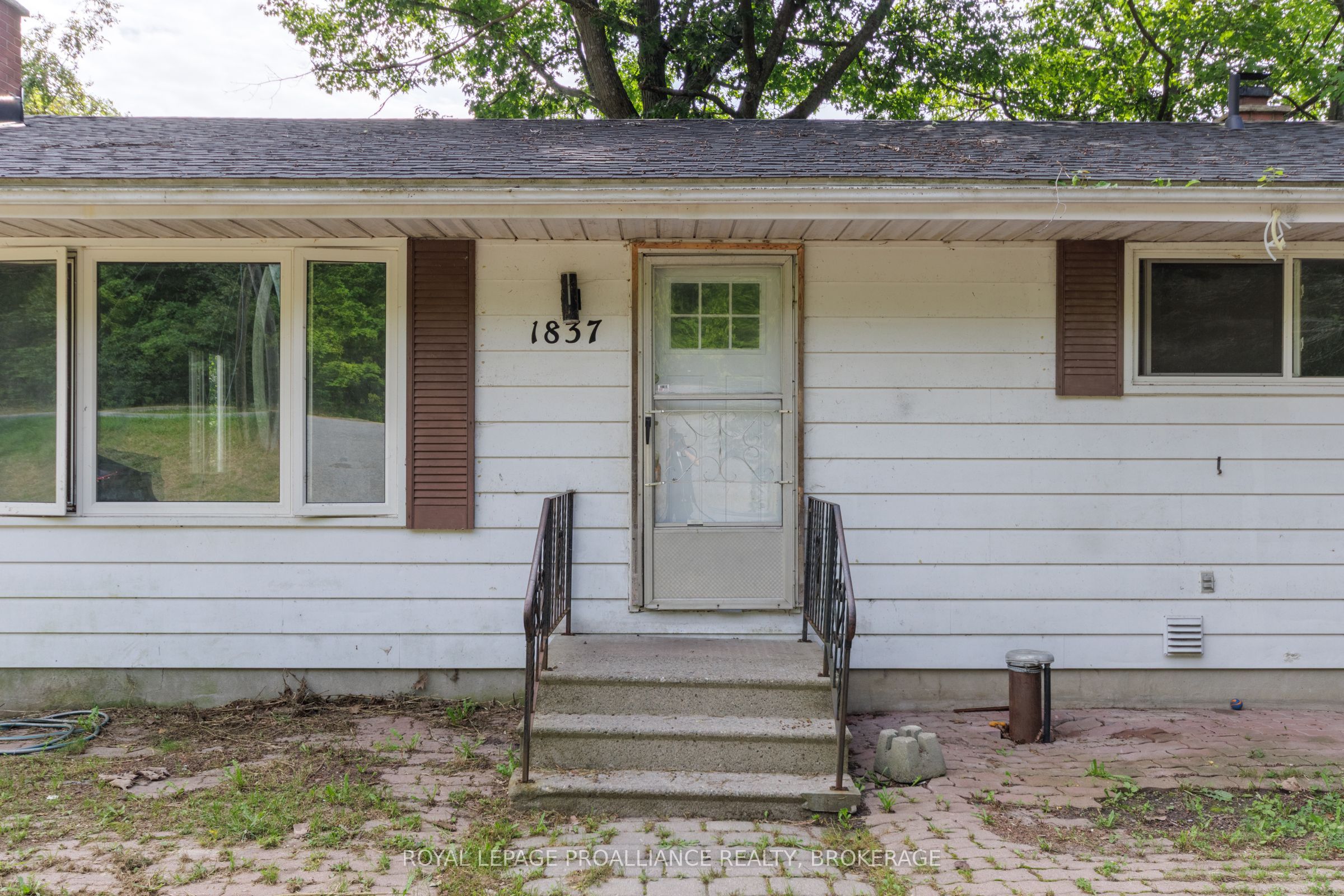 1837 Highway 2 Property Photo 3