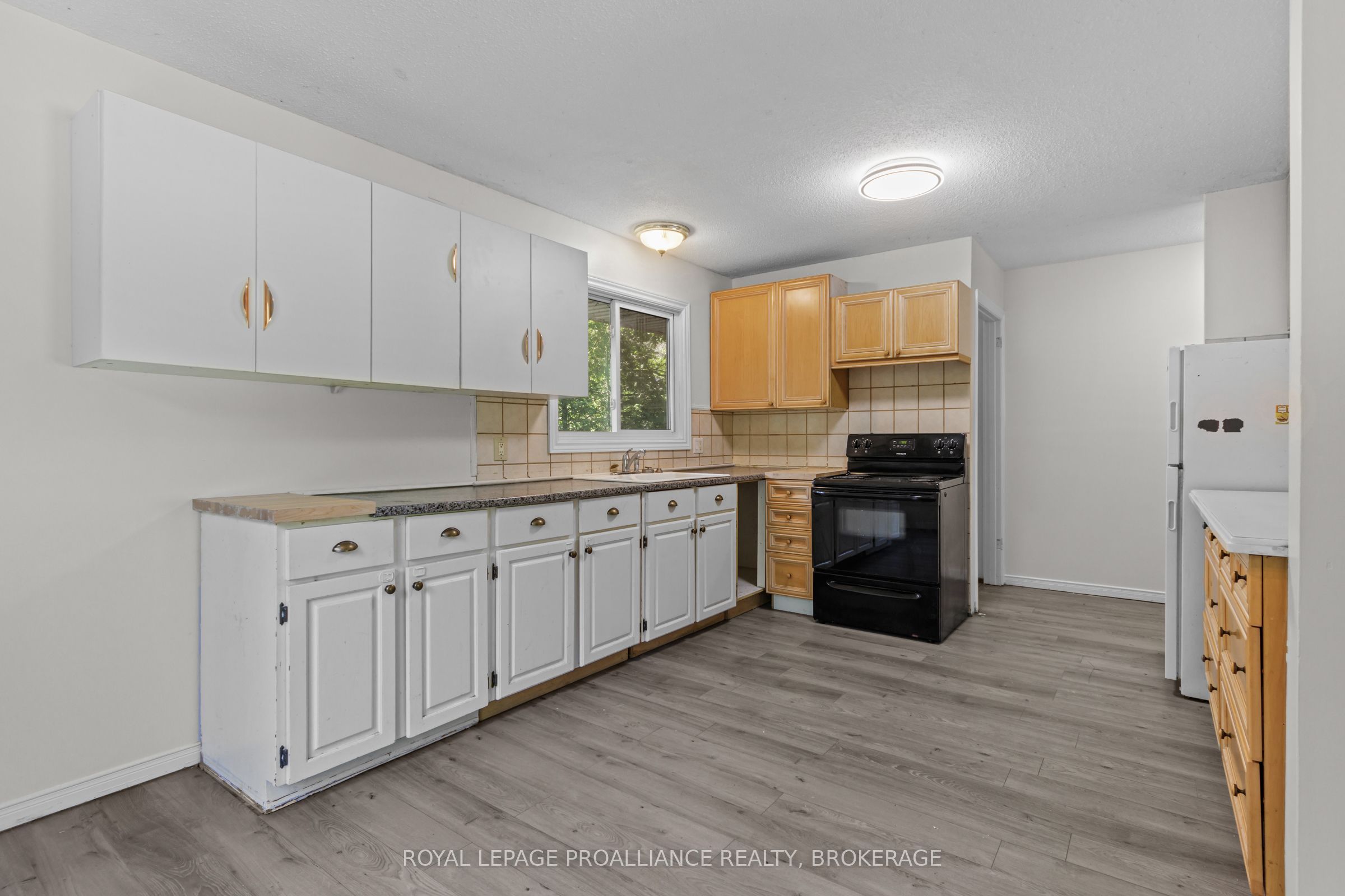 1837 Highway 2 Property Photo 8