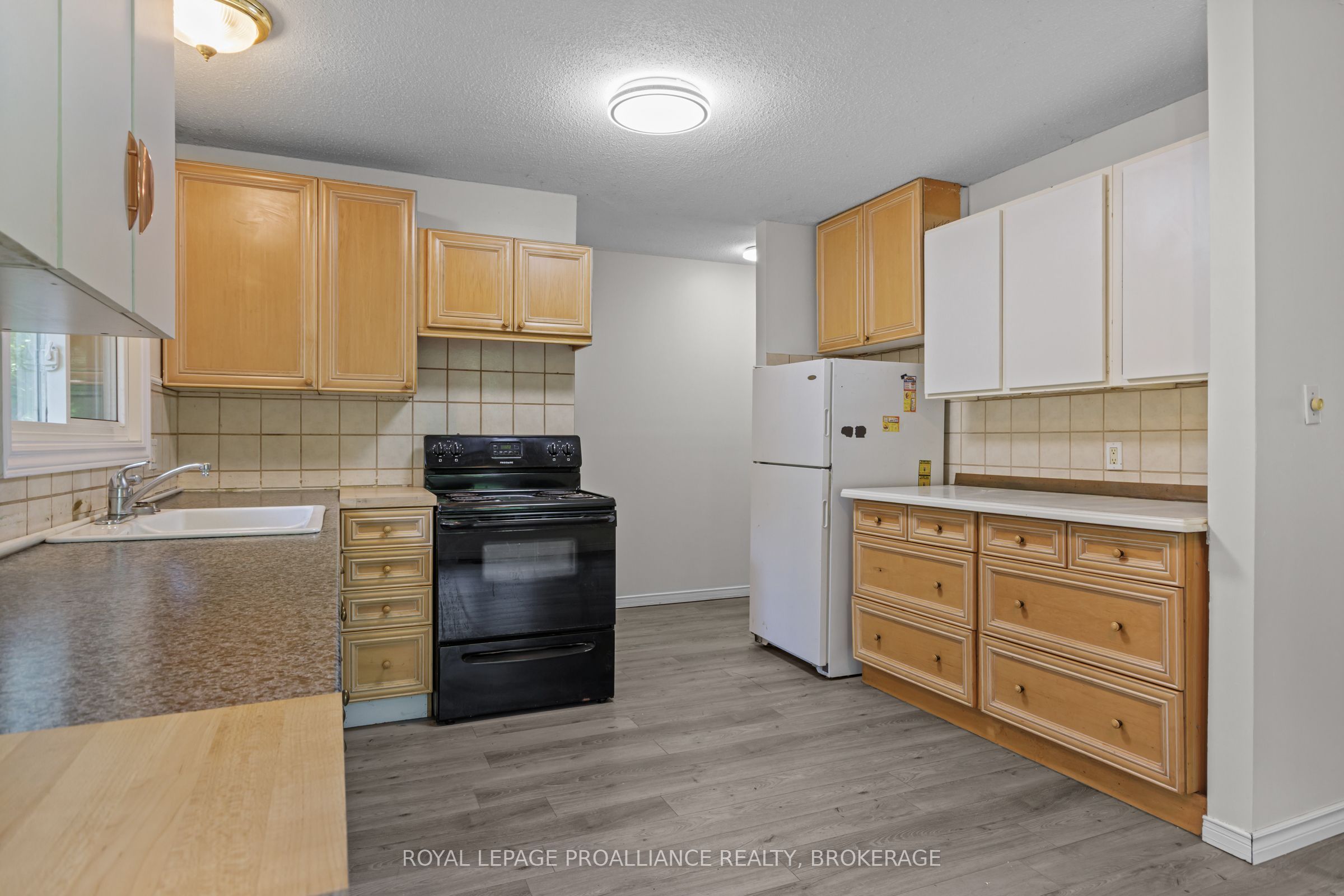 1837 Highway 2 Property Photo 9