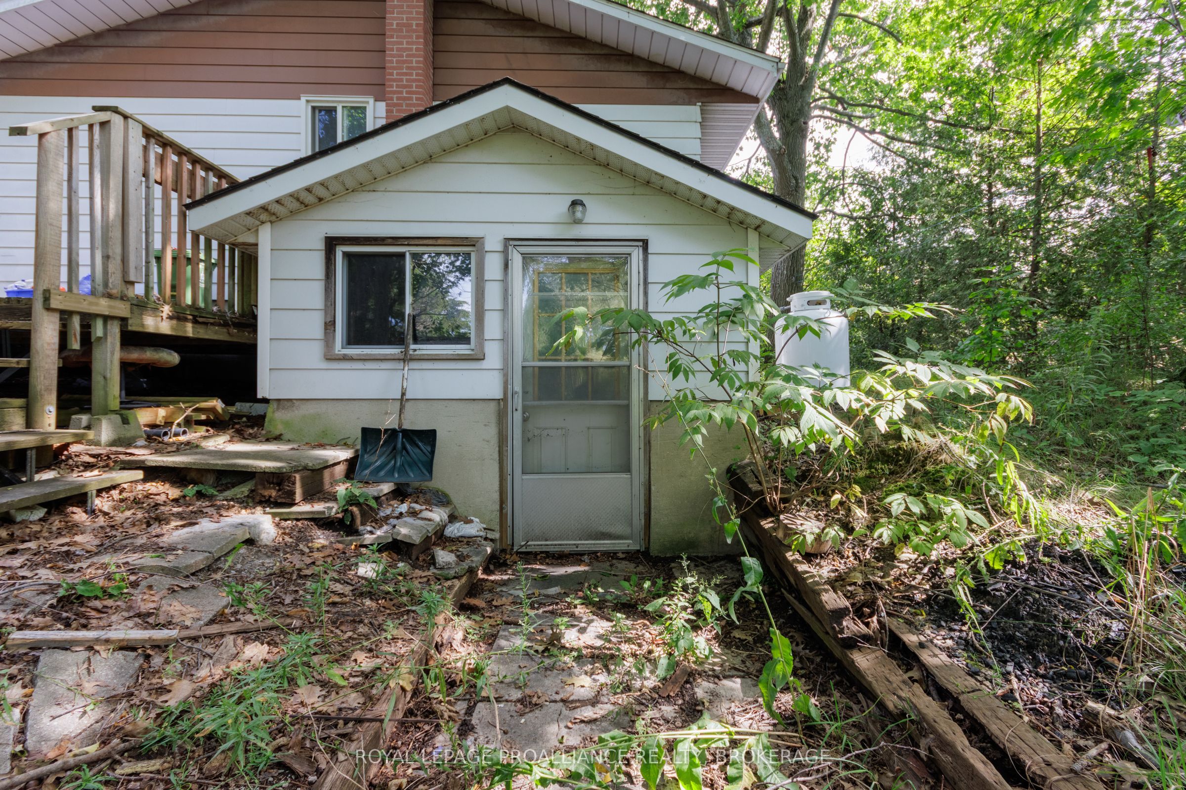 1837 Highway 2 Property Photo 18