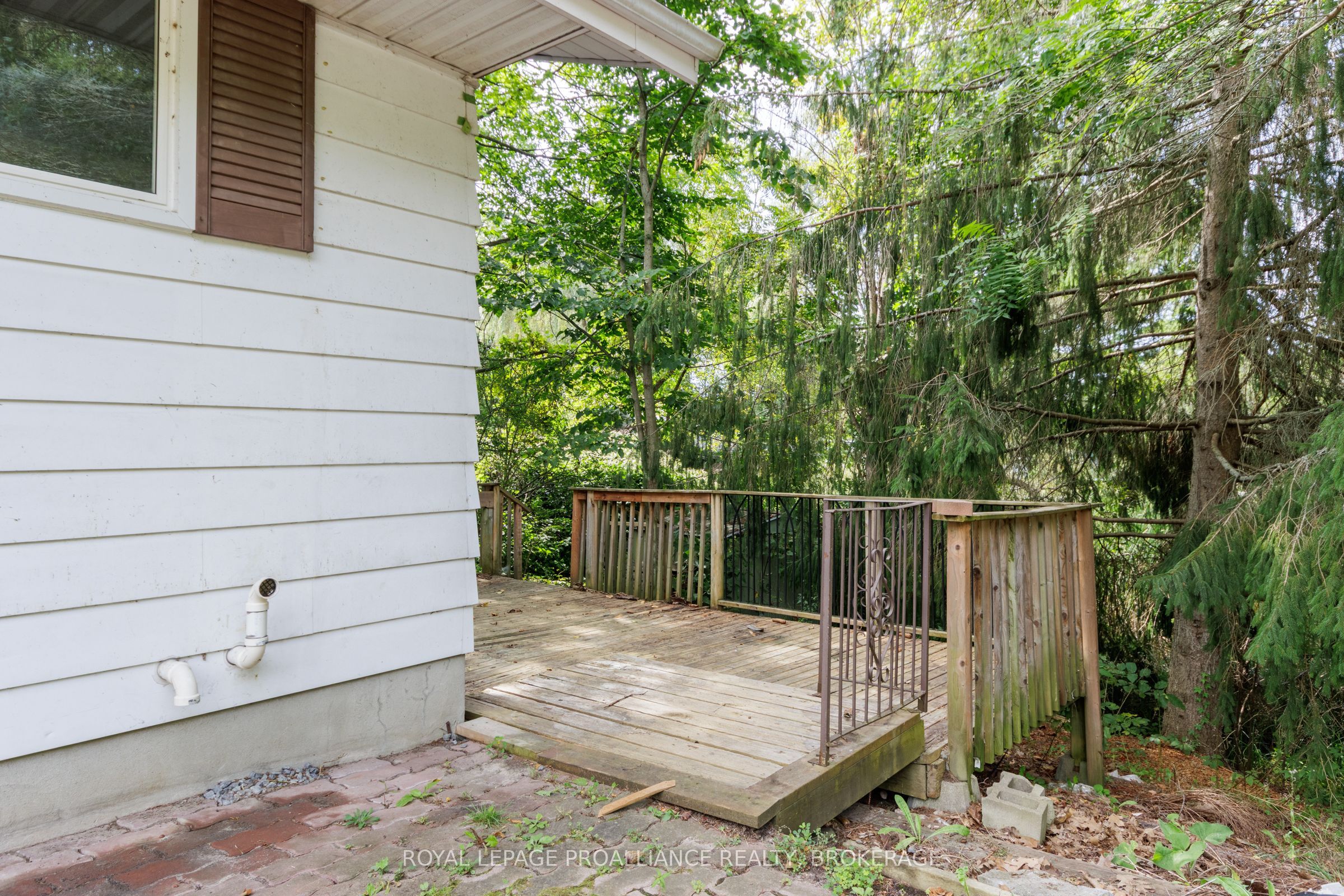 1837 Highway 2 Property Photo 19