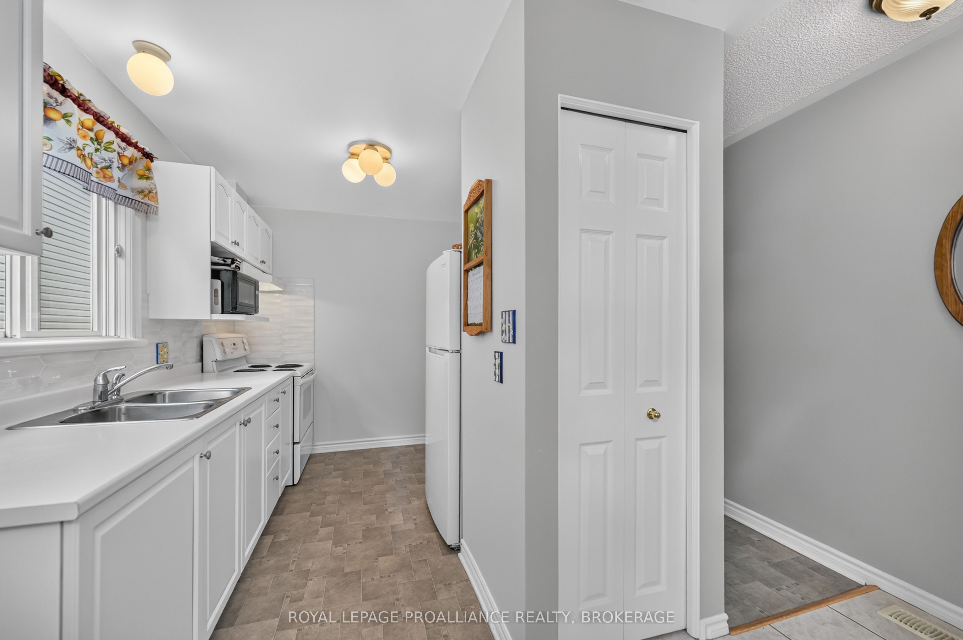 733 Shires Way Property Photo 6