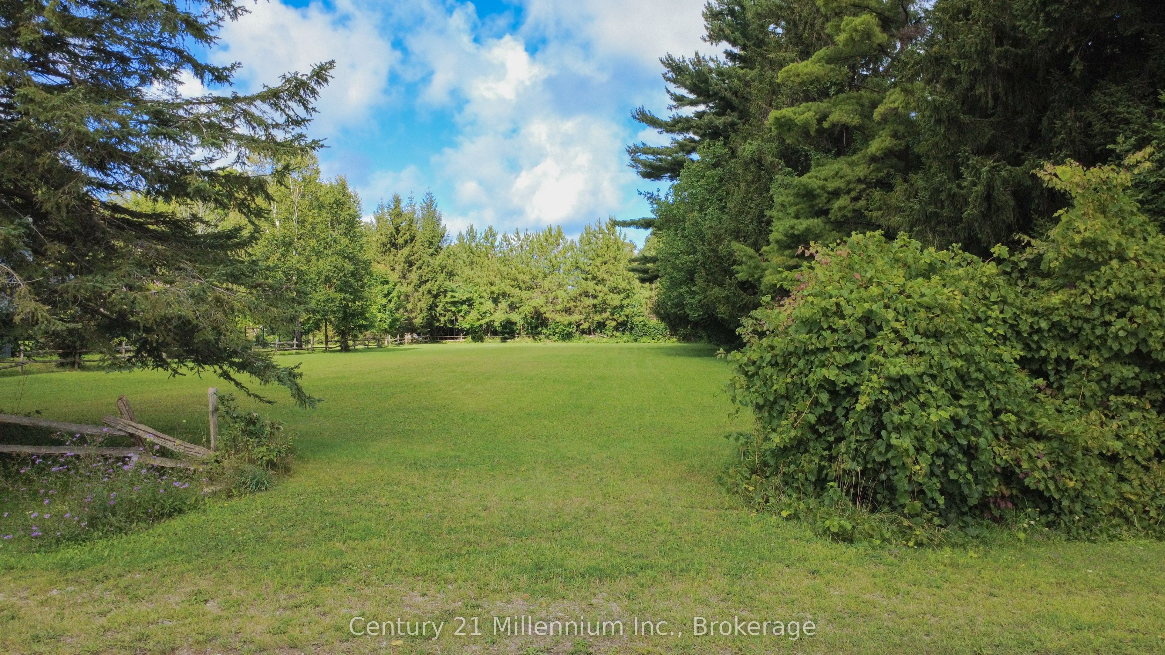 256 Anglesia Street N Property Photo 2