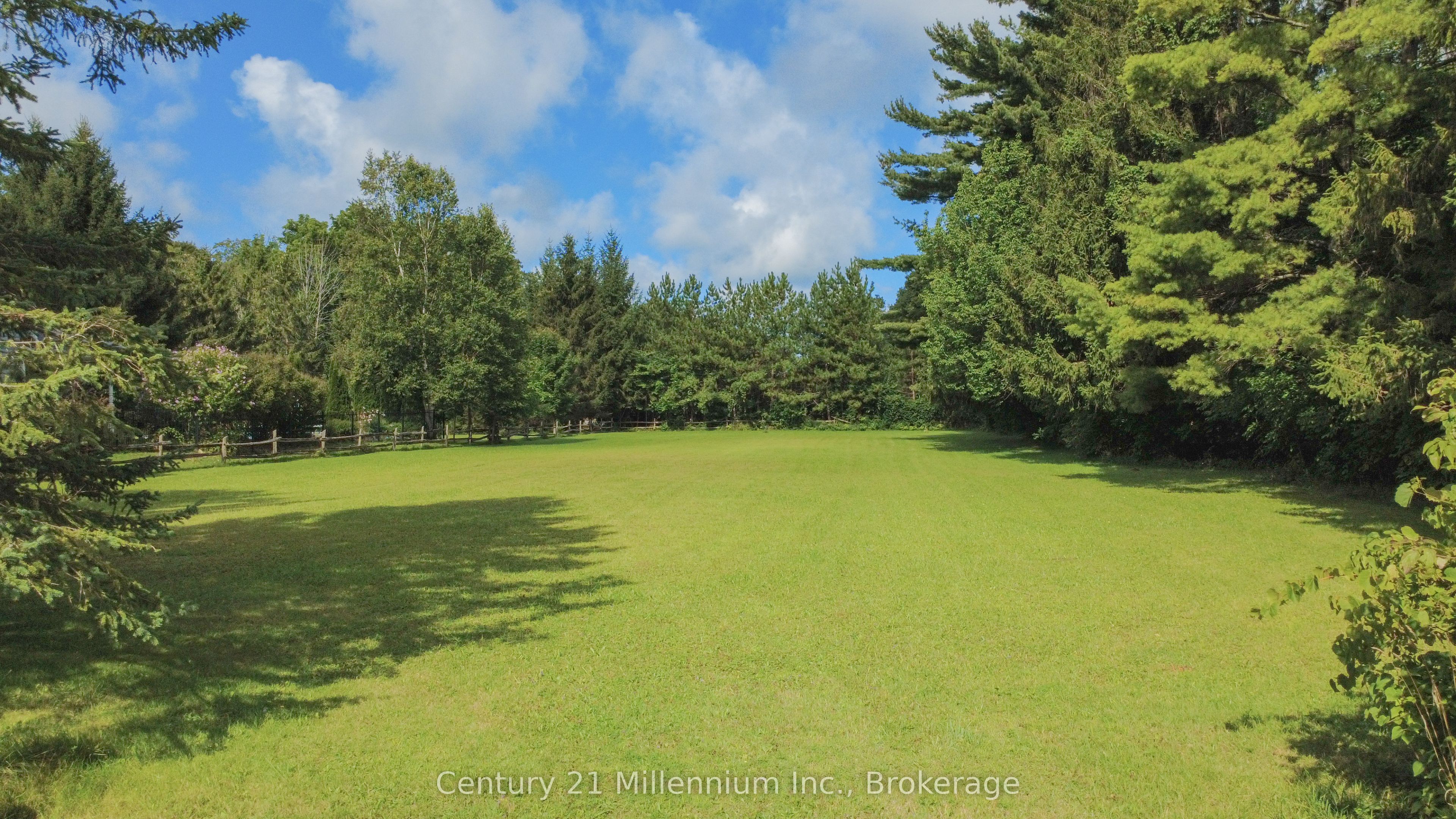 256 Anglesia Street N Property Photo 3