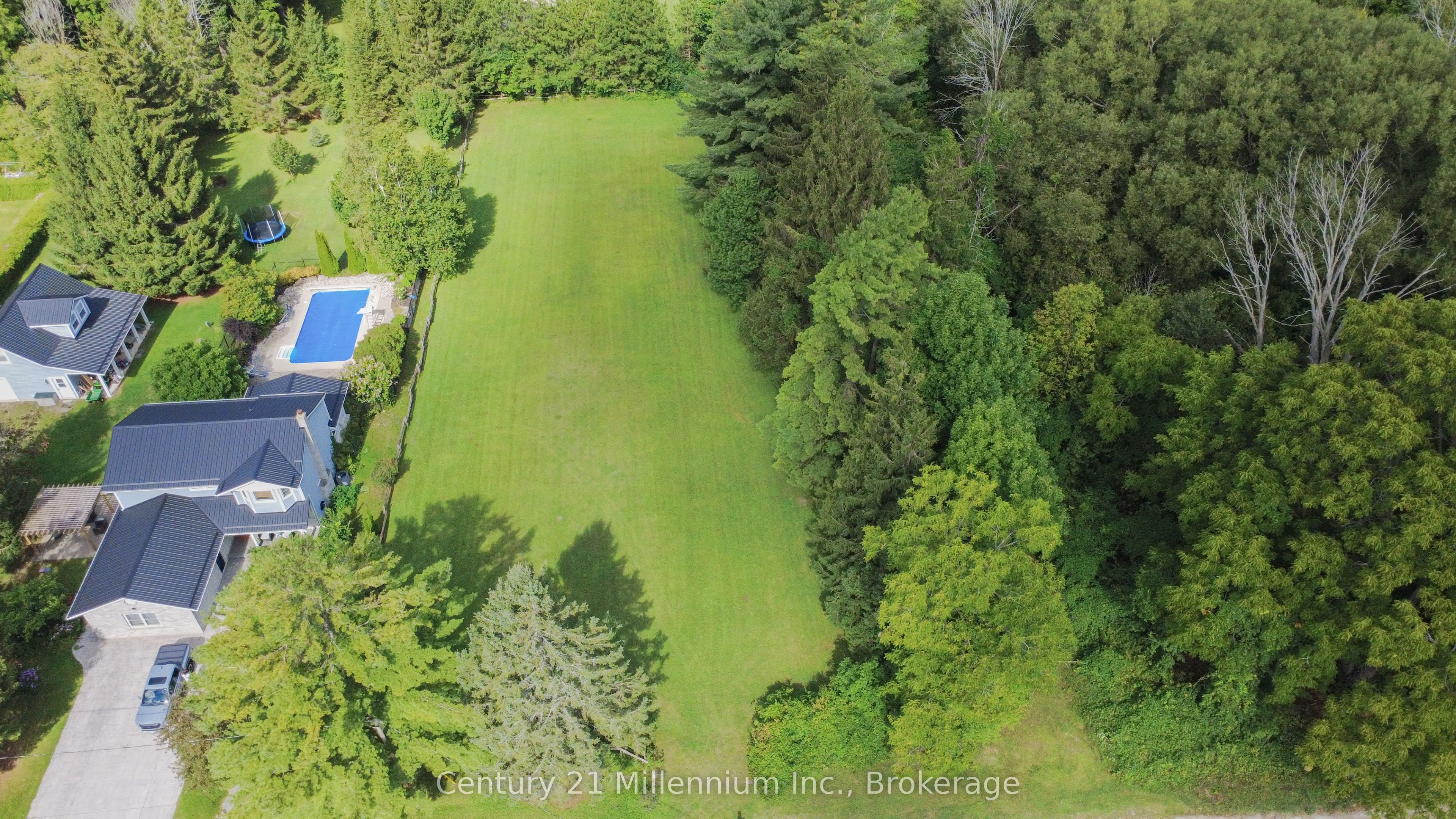 256 Anglesia Street N Property Photo 4