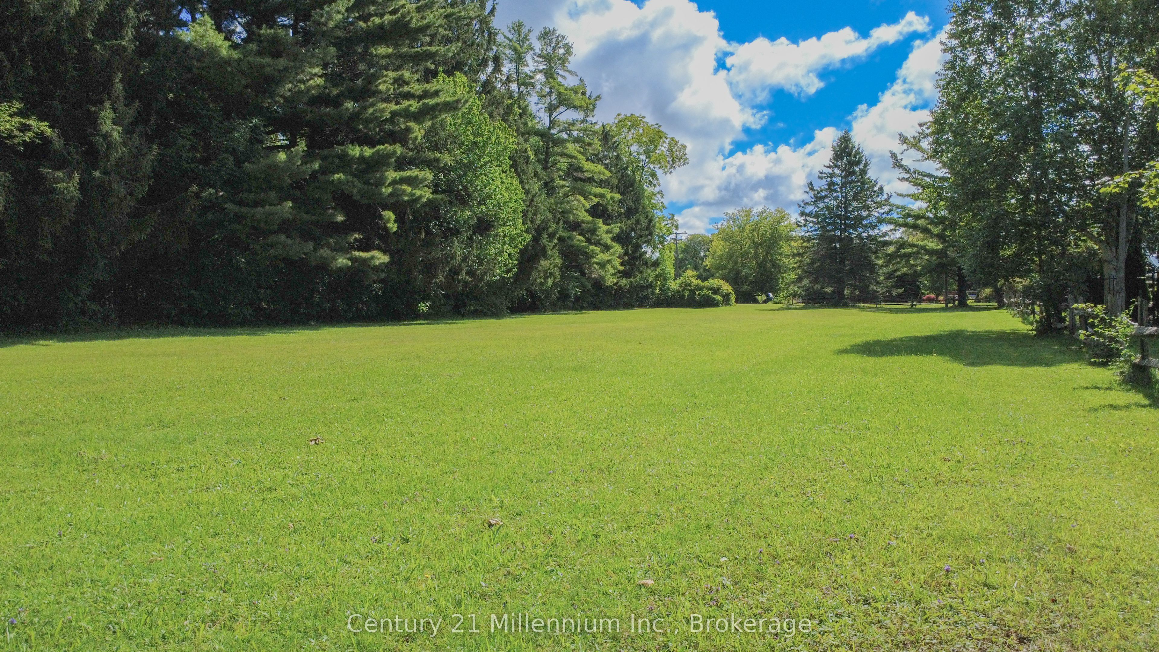 256 Anglesia Street N Property Photo 11