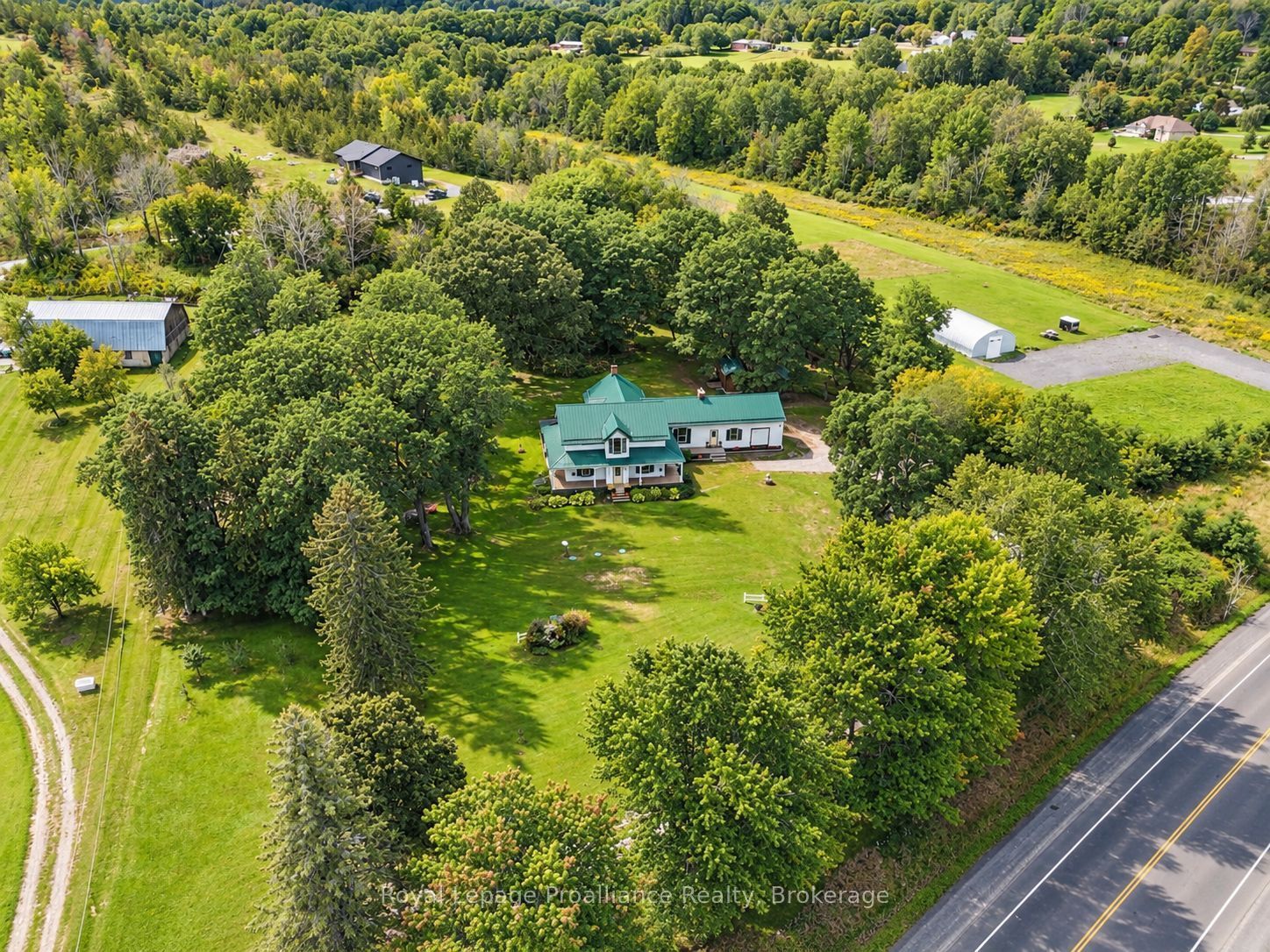 729 Foxboro-stirling Road Property Photo 4