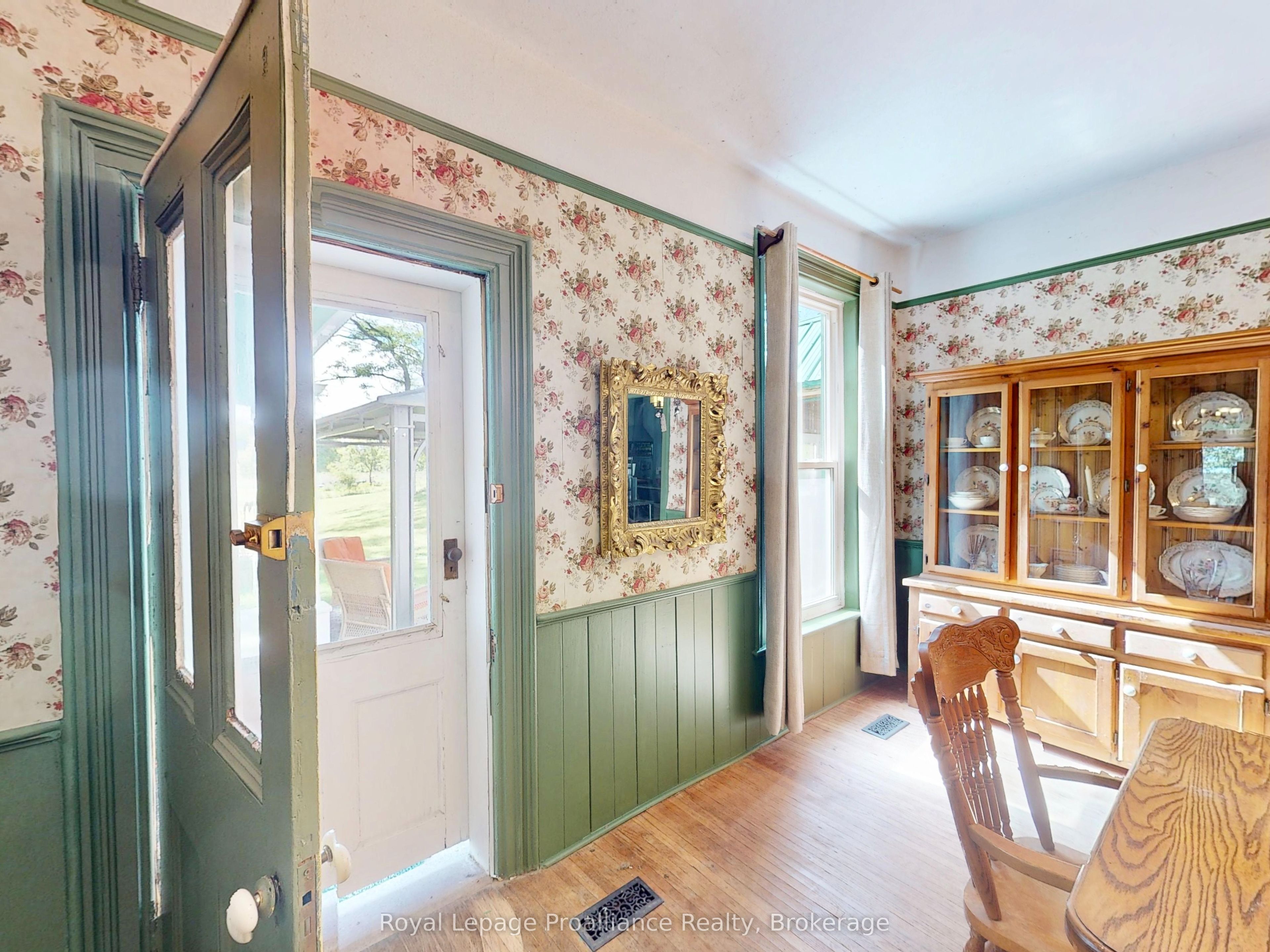 729 Foxboro-stirling Road Property Photo 13