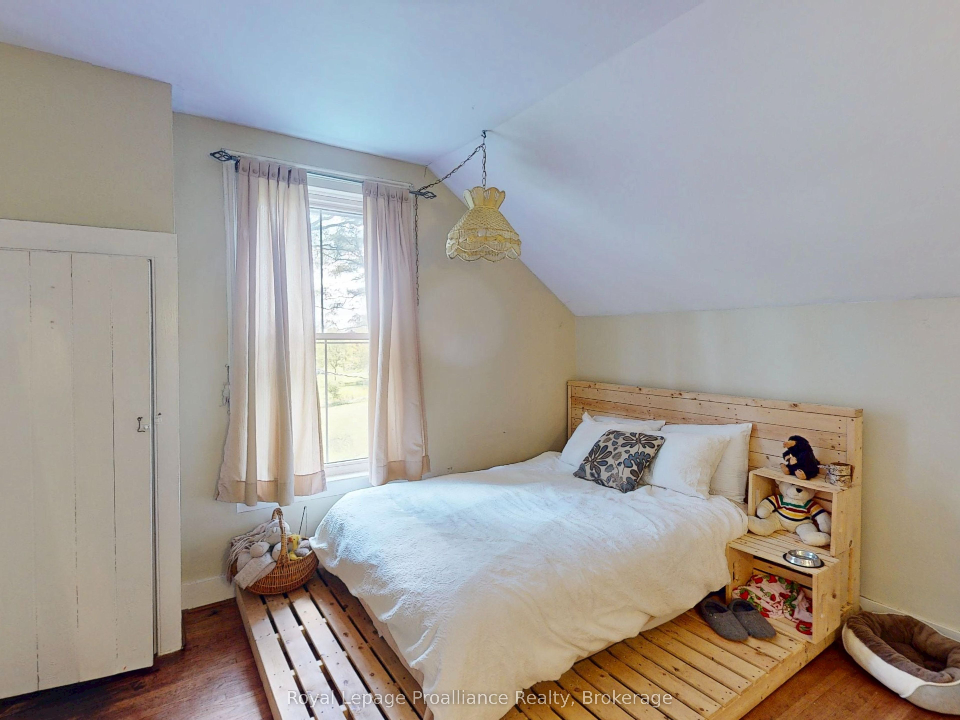 729 Foxboro-stirling Road Property Photo 23