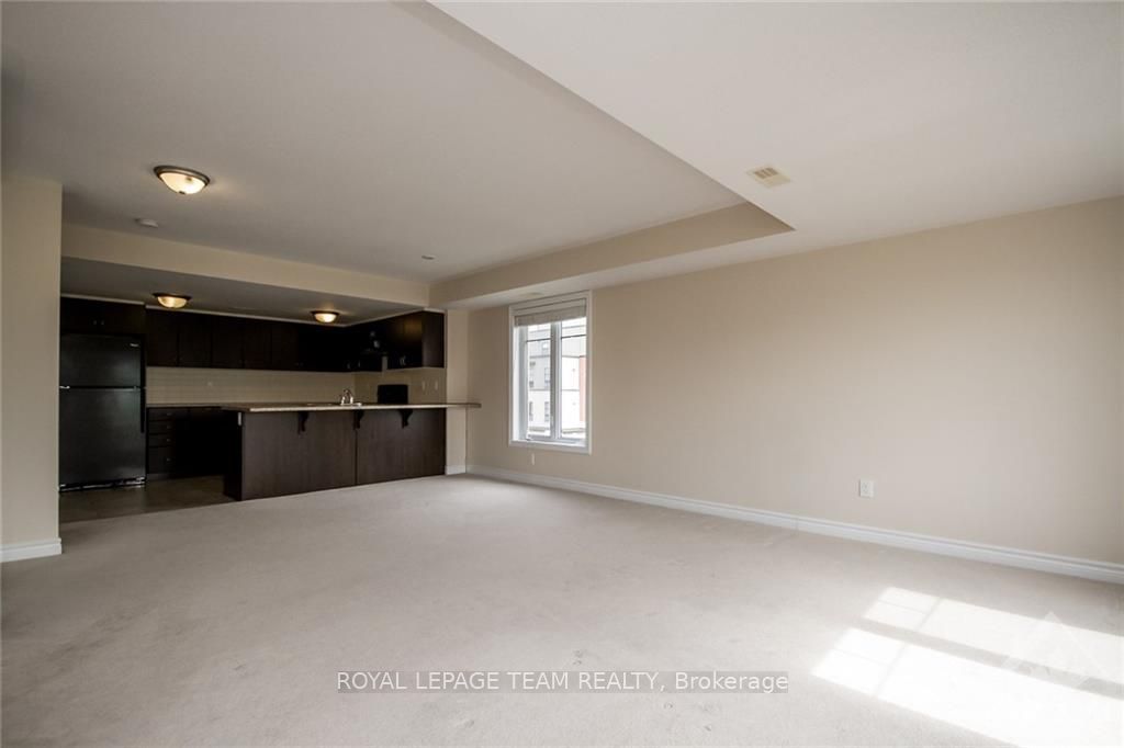 148 Lindenshade Drive B Property Photo 8