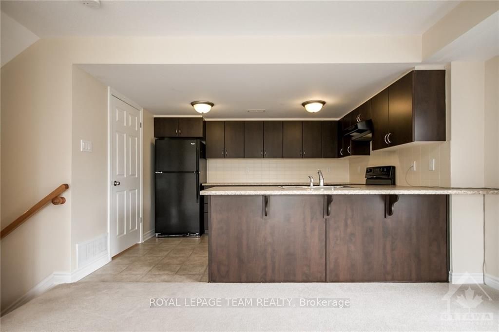 148 Lindenshade Drive B Property Photo 9