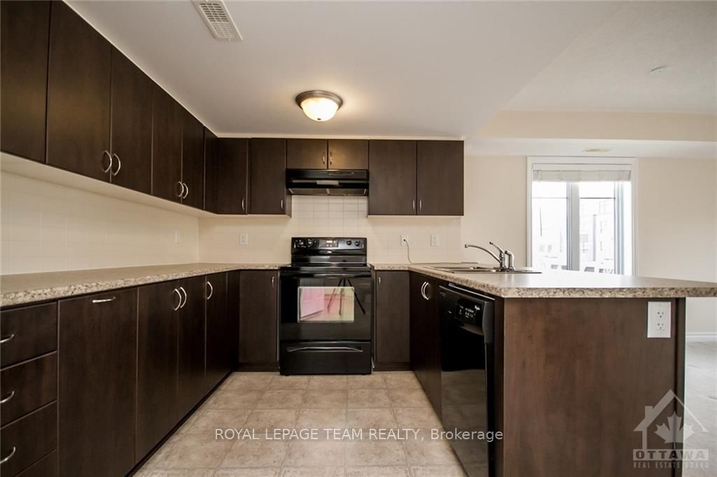 148 Lindenshade Drive B Property Photo 11