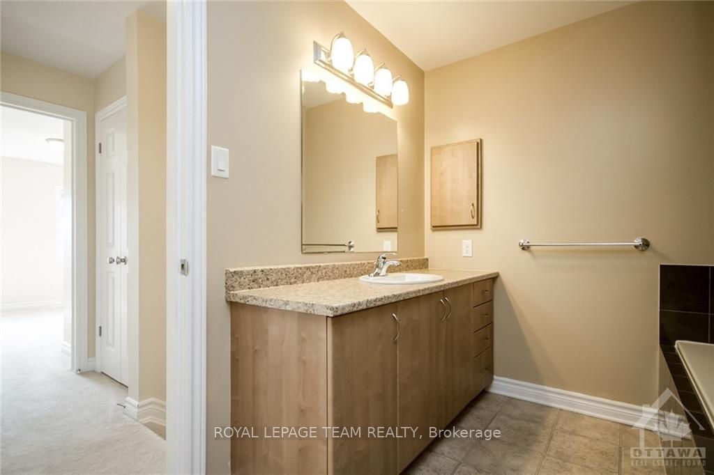 148 Lindenshade Drive B Property Photo 19