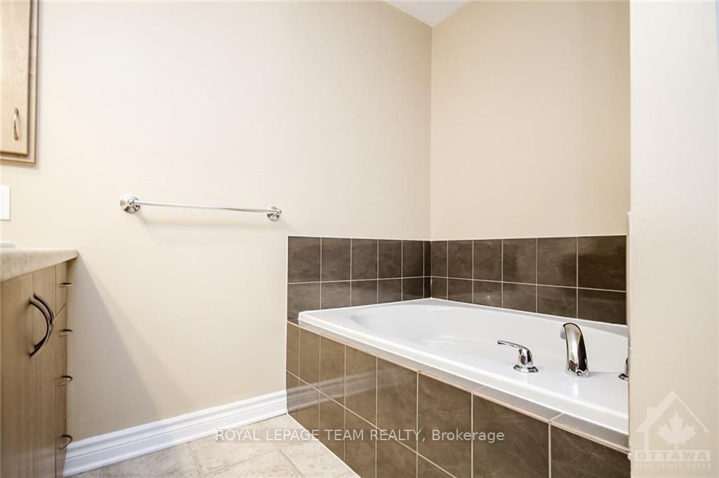 148 Lindenshade Drive B Property Photo 20