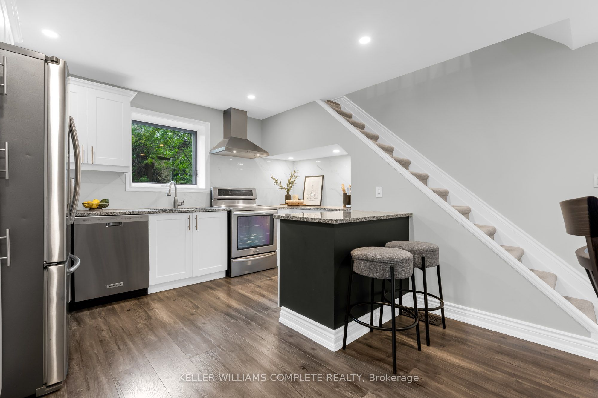 175 Wellington Street Property Photo 1