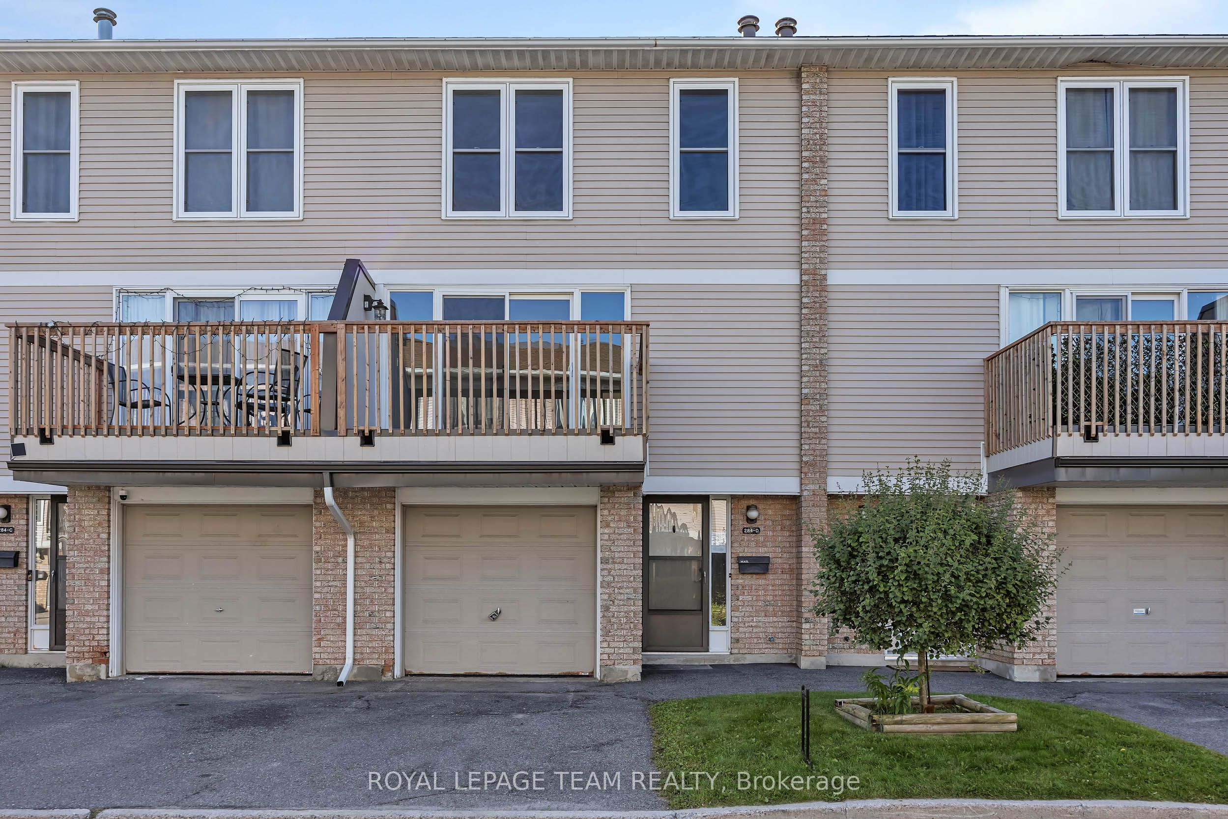 284 Dalehurst Drive D Property Photo 1