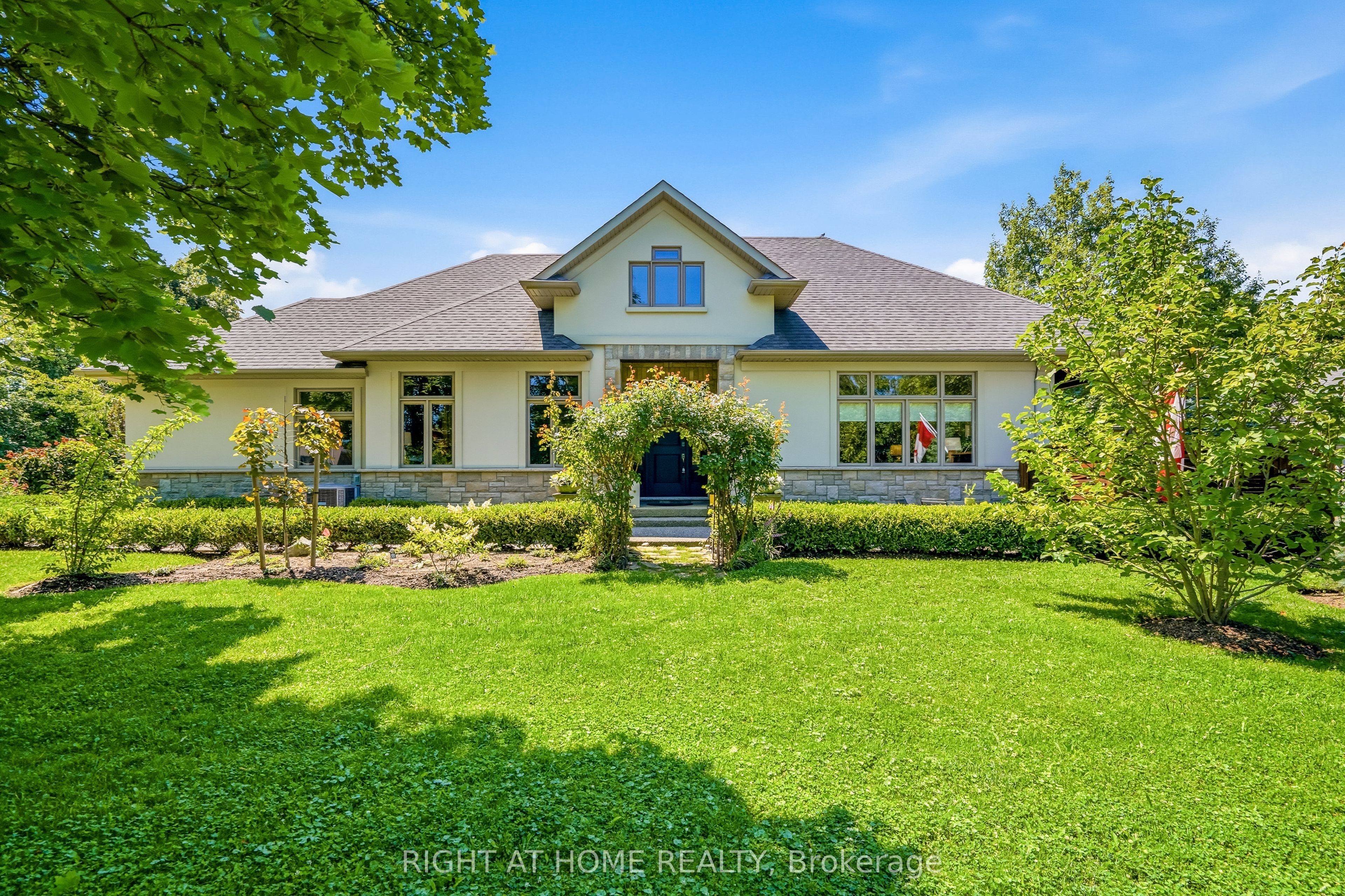 411 Nassau Street Property Photo 1