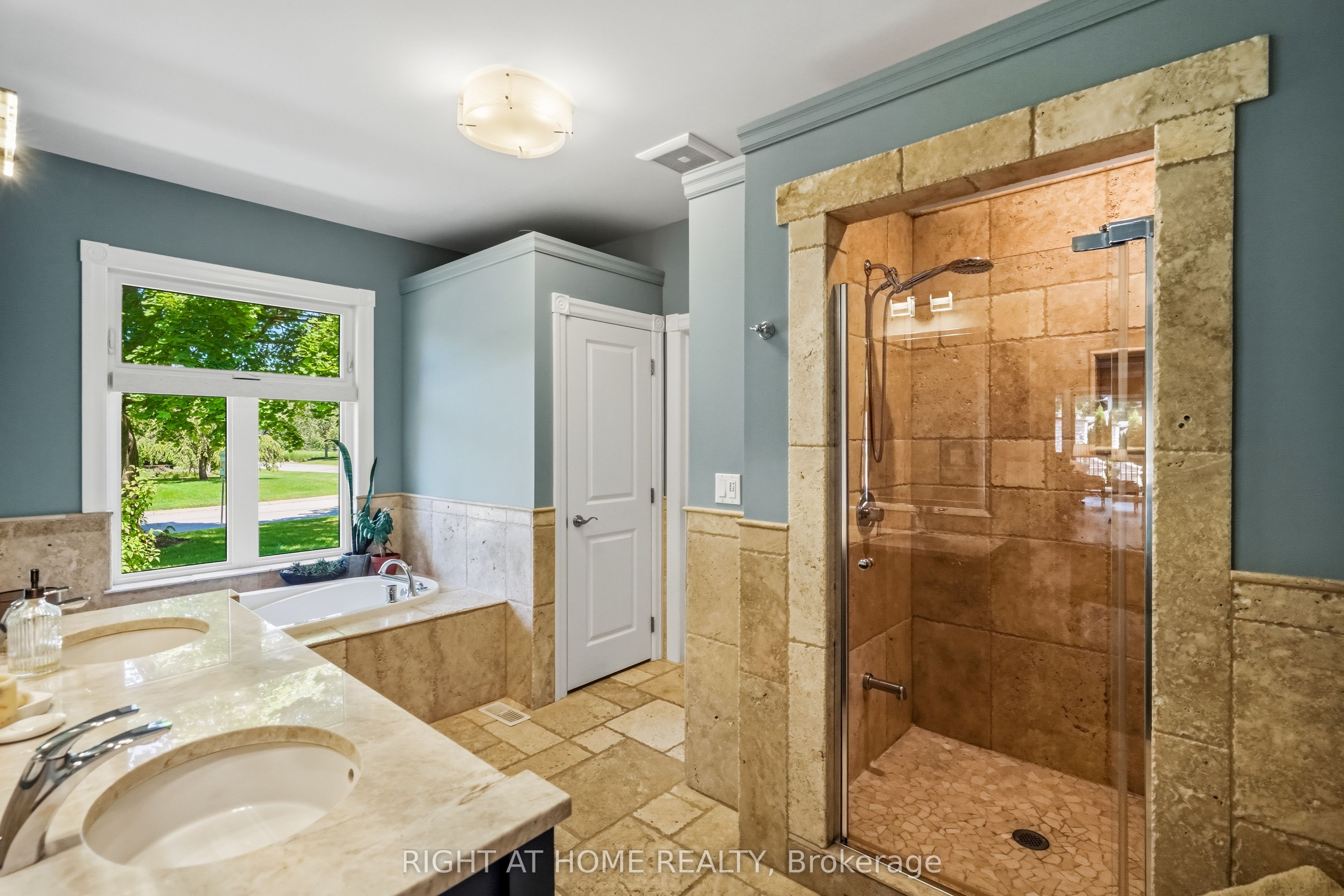 411 Nassau Street Property Photo 19