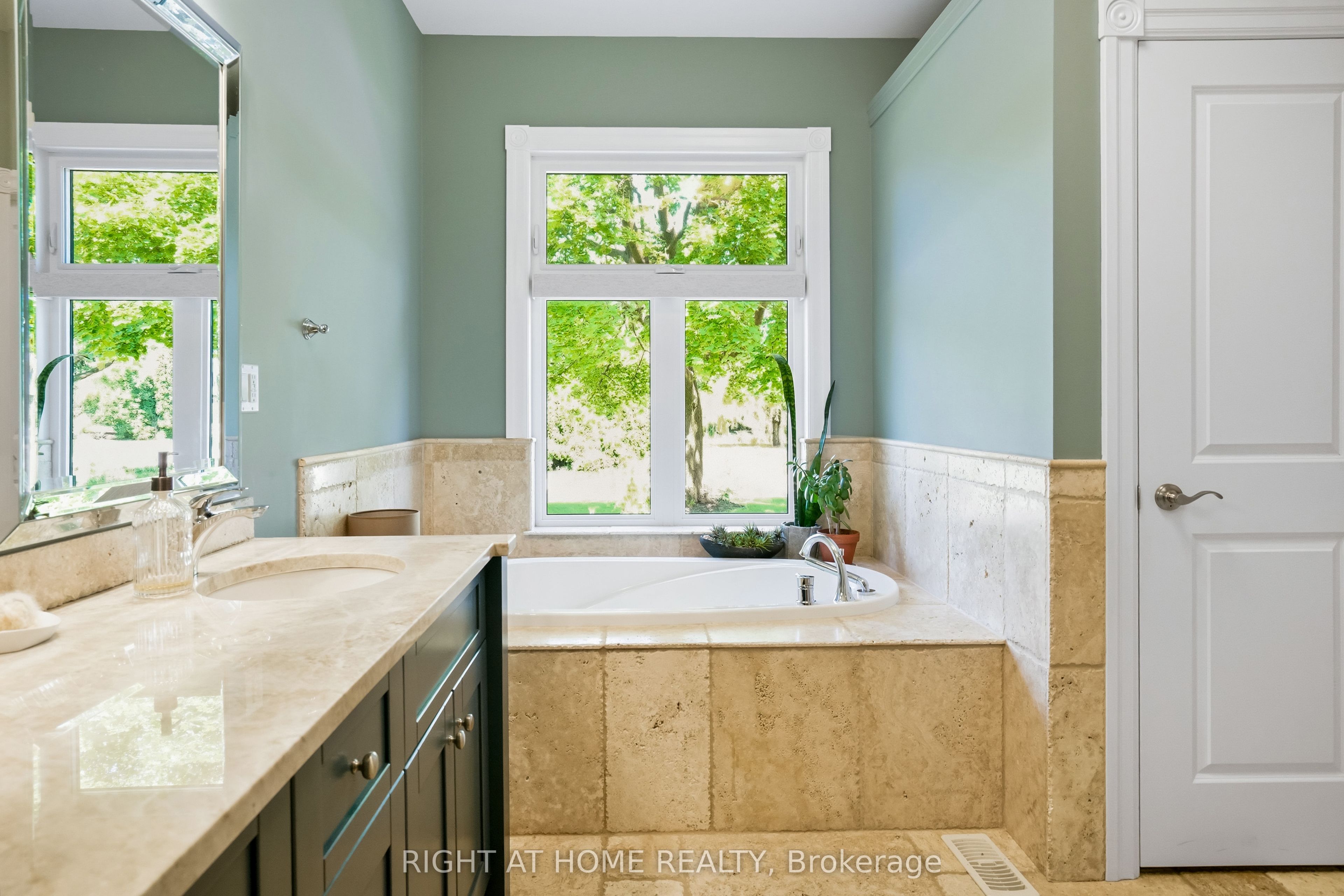 411 Nassau Street Property Photo 20