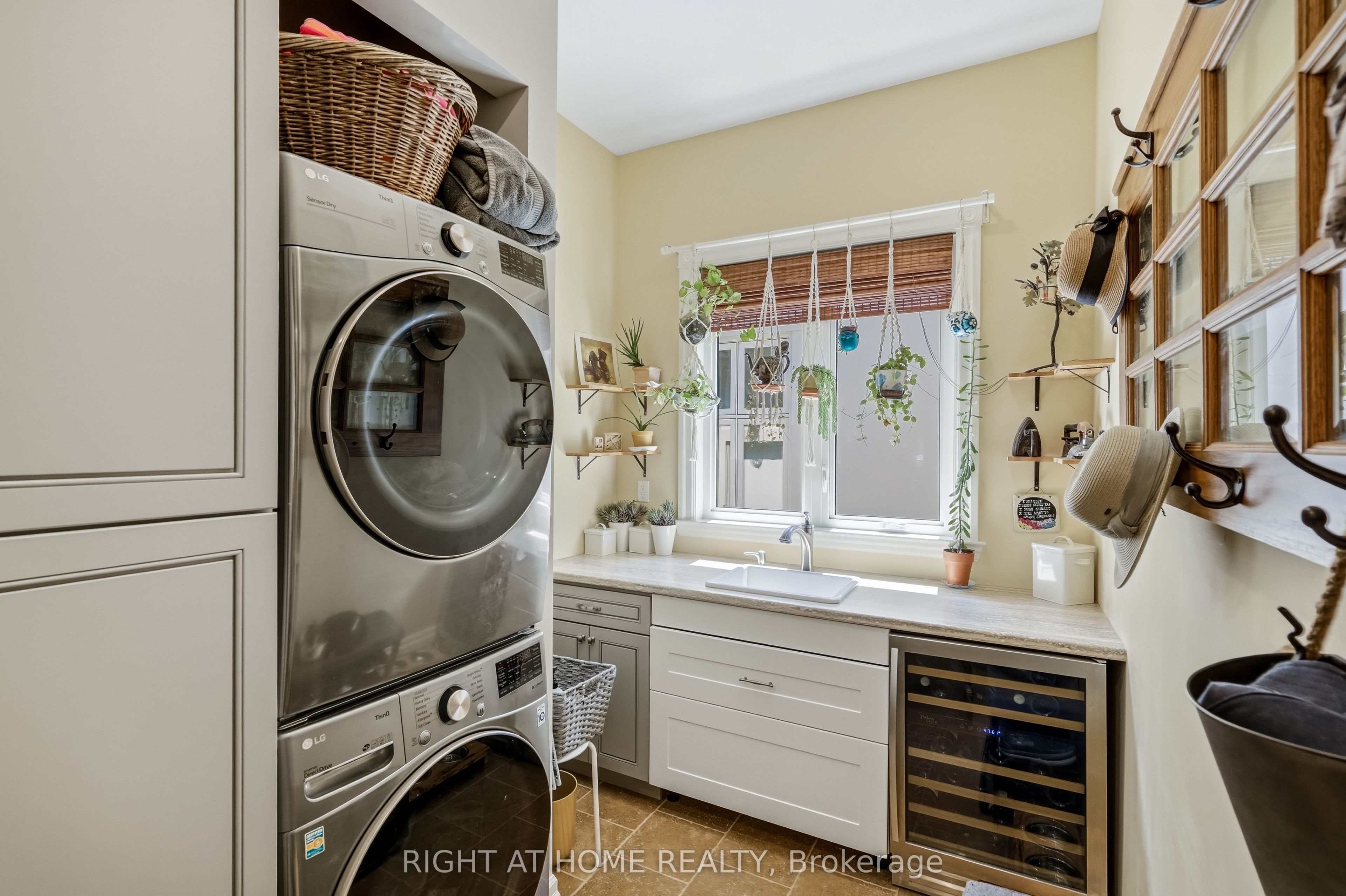 411 Nassau Street Property Photo 28