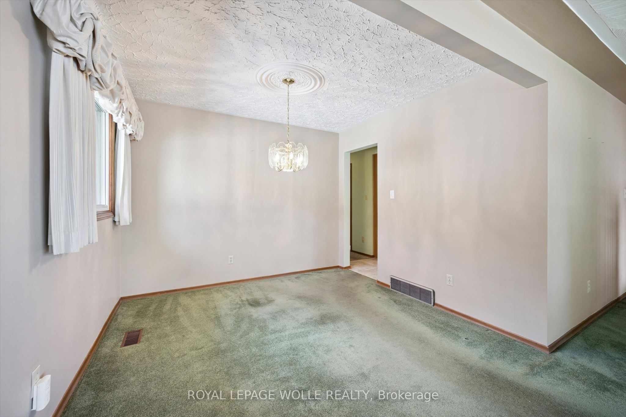 309 Toll Gate Boulevard Property Photo 11